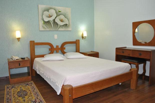 Quarto Econômico com Cama de Casal ou 2 de Solteiro