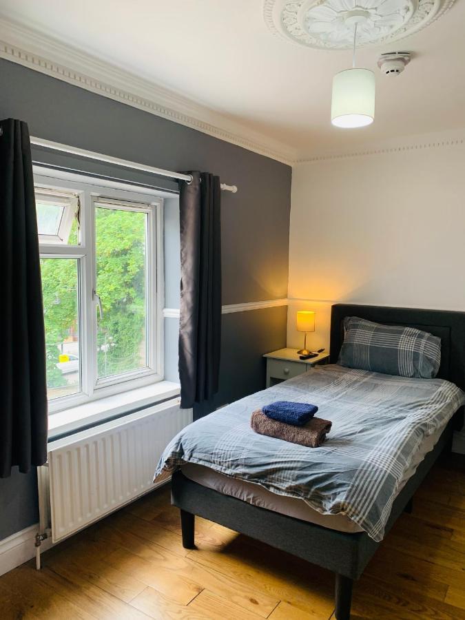 Eenpersoonskamer met Gedeelde Badkamer en Toilet
