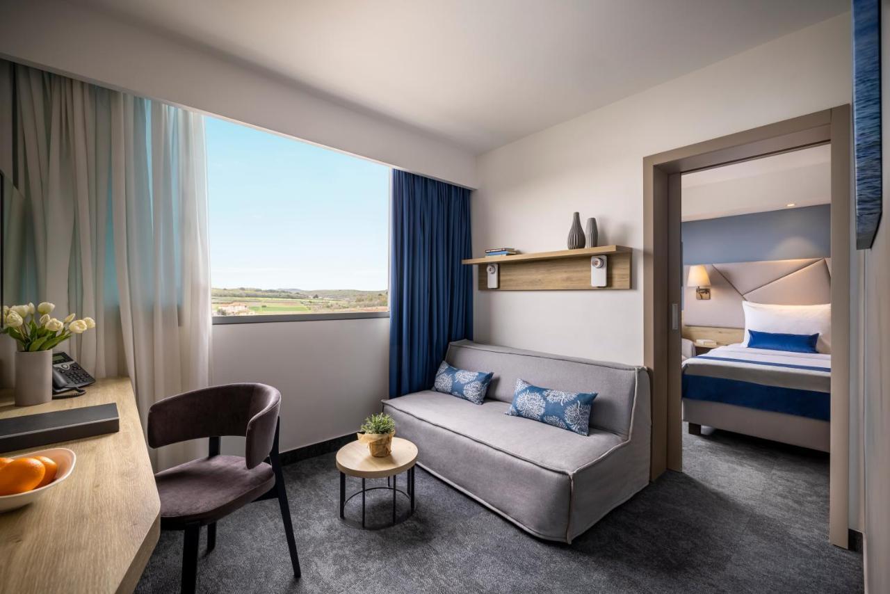 Suite 22 Hotel,1247885938:JPEG