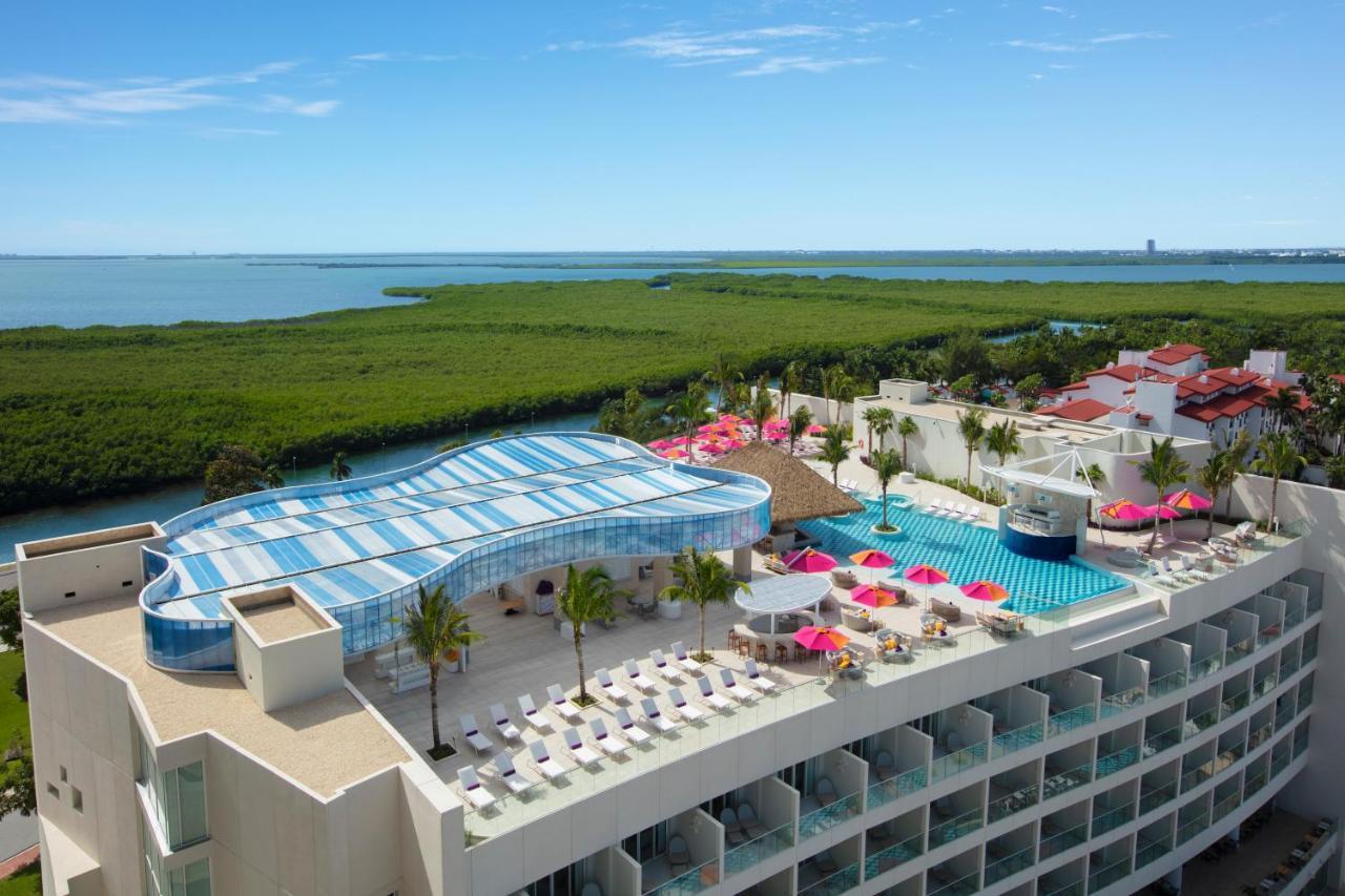 Xcelerate Junior Suite Ocean Front Double