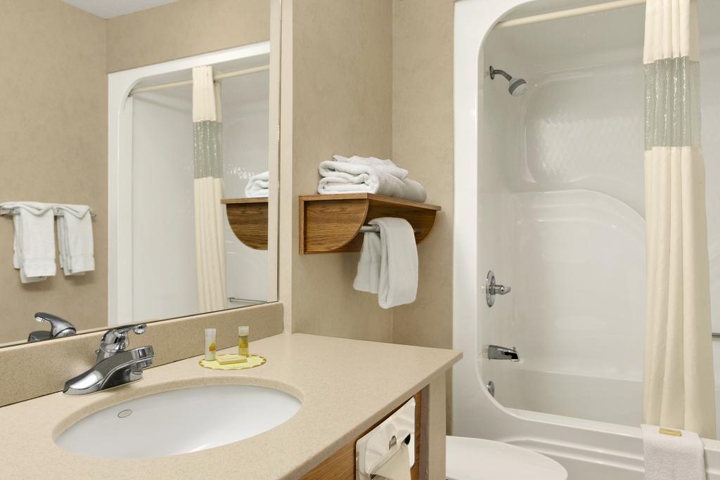 Queen Room - Disability Access/Non-Smoking