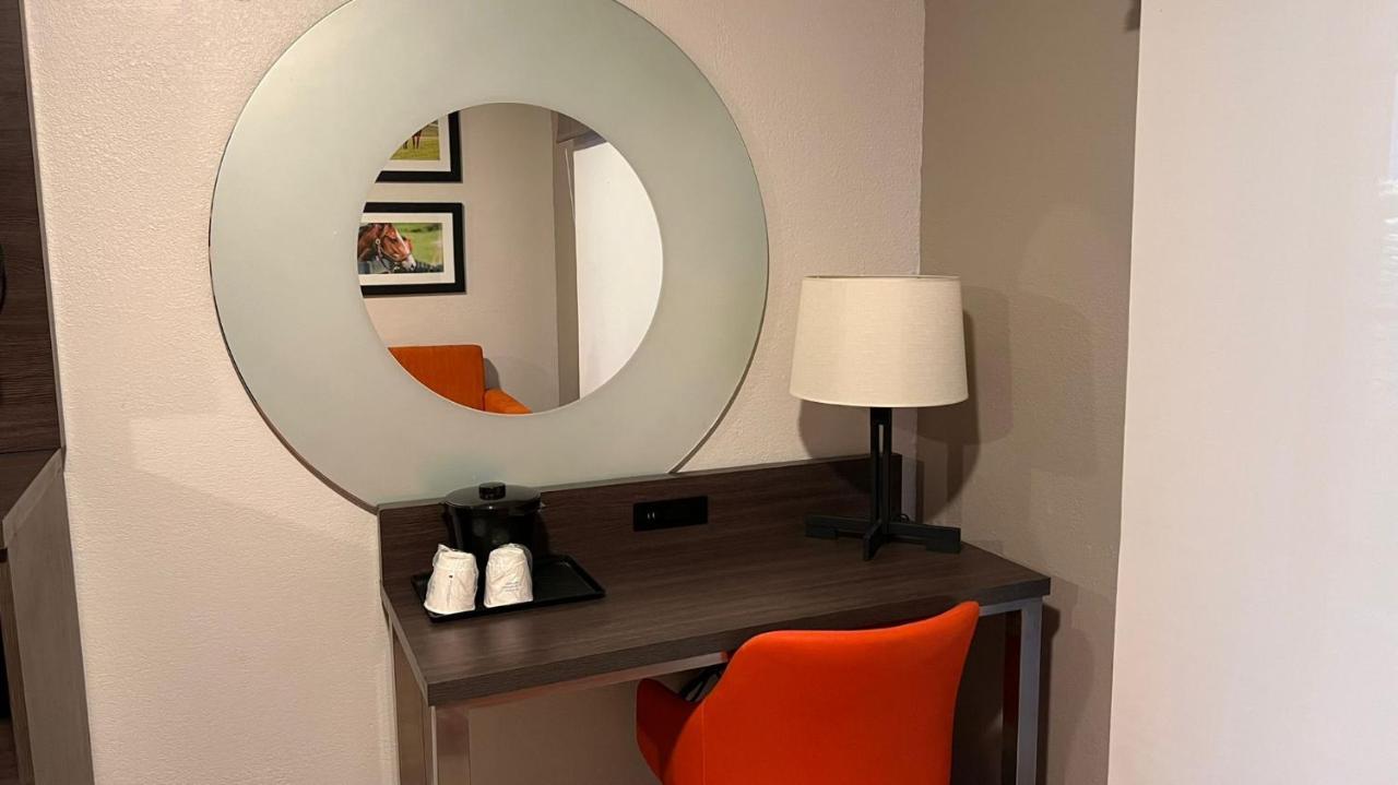 One-Bedroom King Suite - Non-Smoking