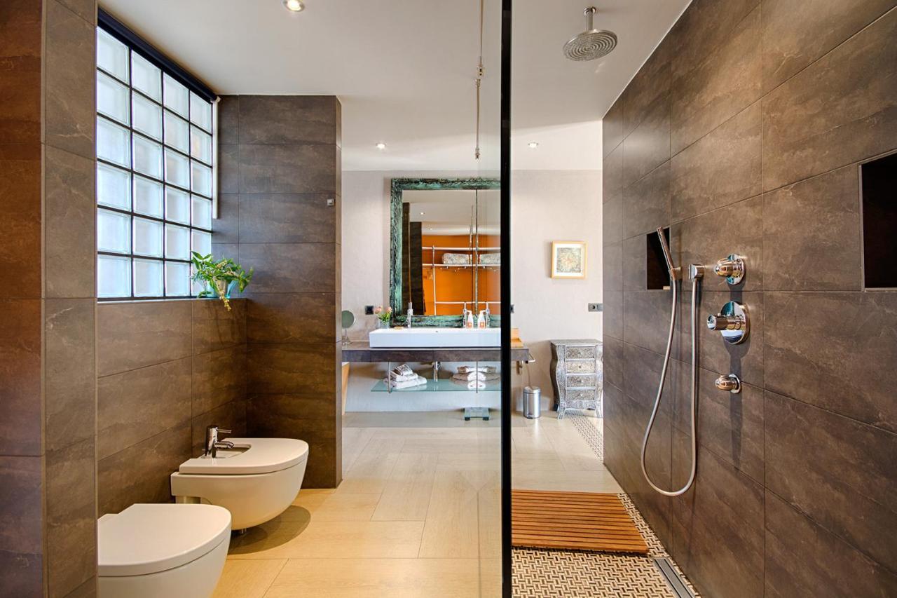 King Room with Roll-In Shower - Disability Access