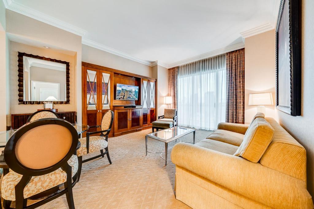 Elite 1BR Suite Mountain View with Balcony