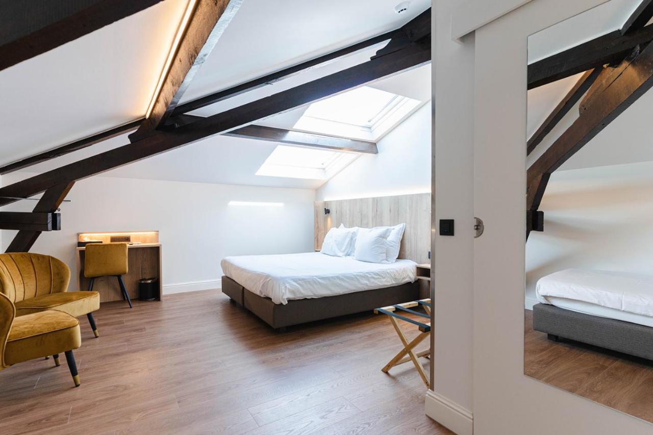 Triple Room,781043370:JPEG