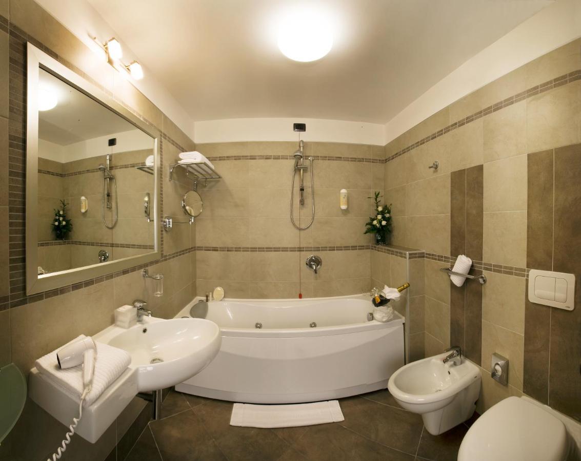 Superior Double or Twin Room,1433401858:JPEG