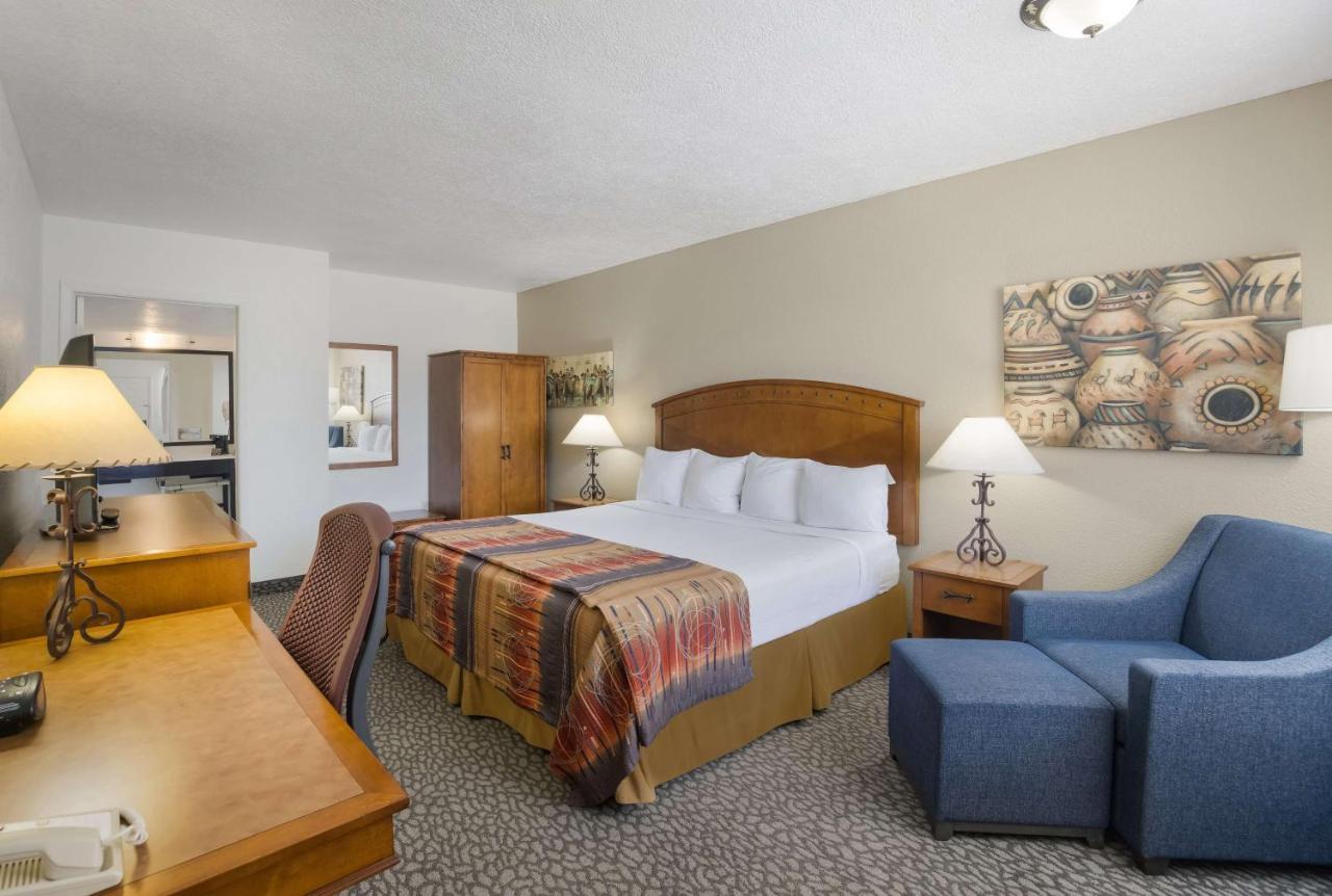 King Room with Bath Tub - Disability Access/Non-Smoking