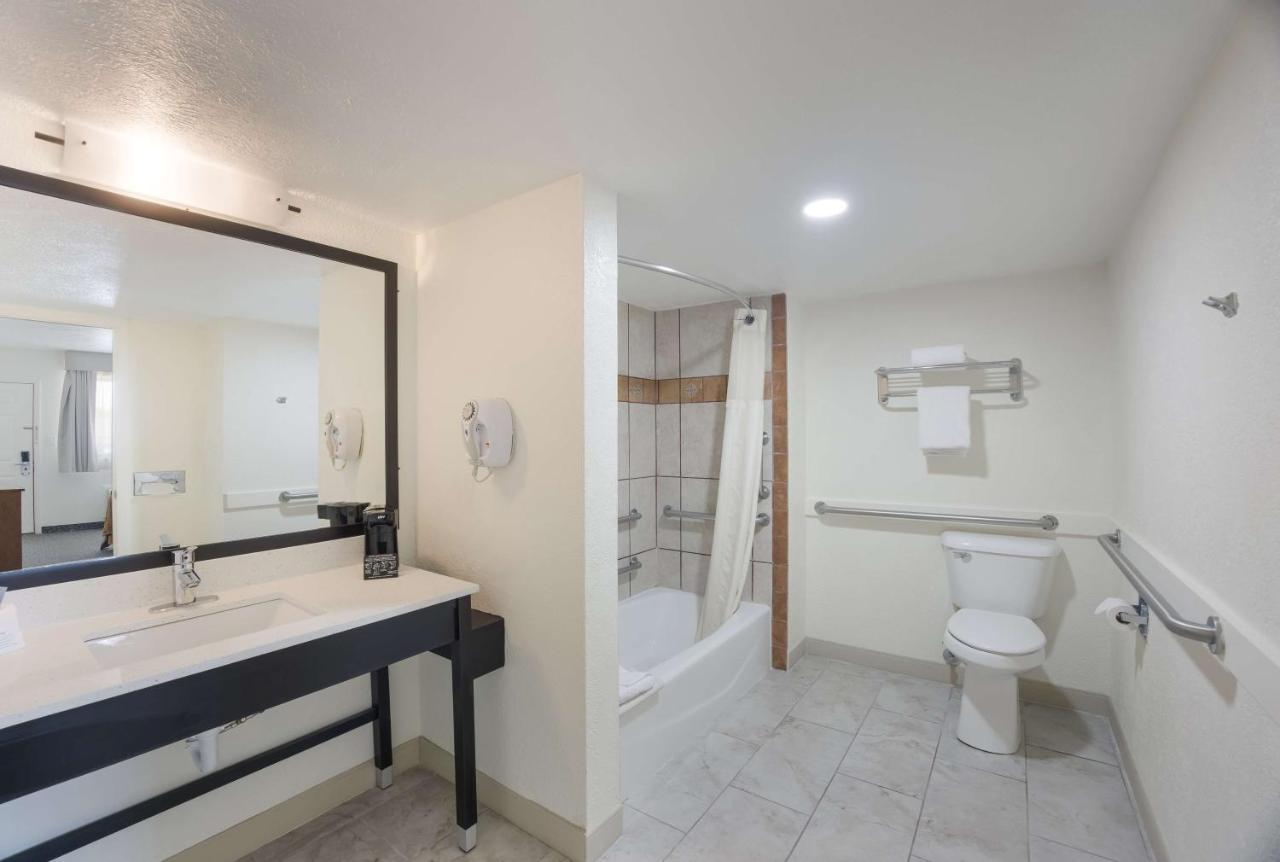 Queen Room with Two Queen Beds - Disability Access