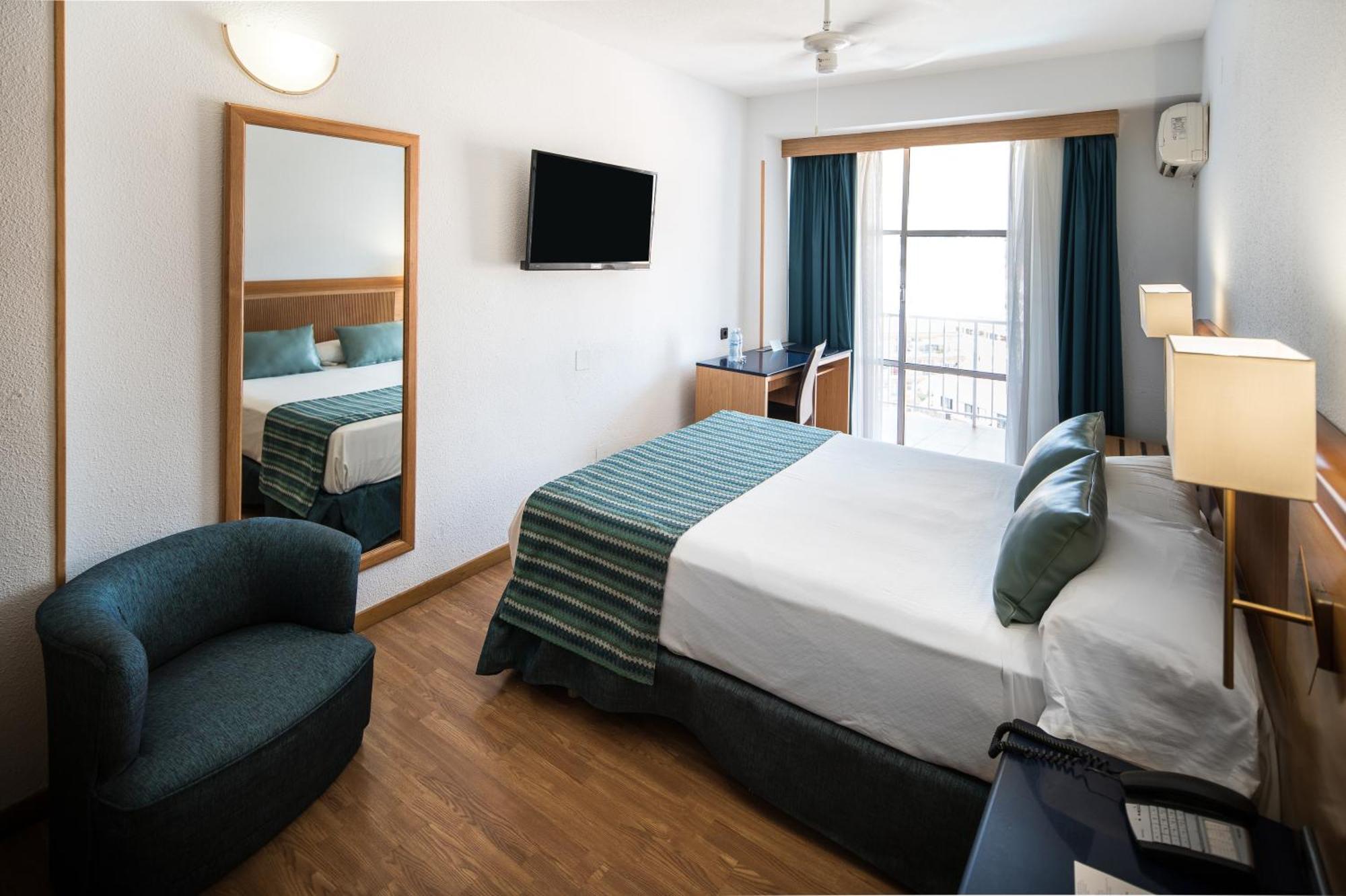 Double or Twin Room with Balcony and Sea View,1133919249:JPEG