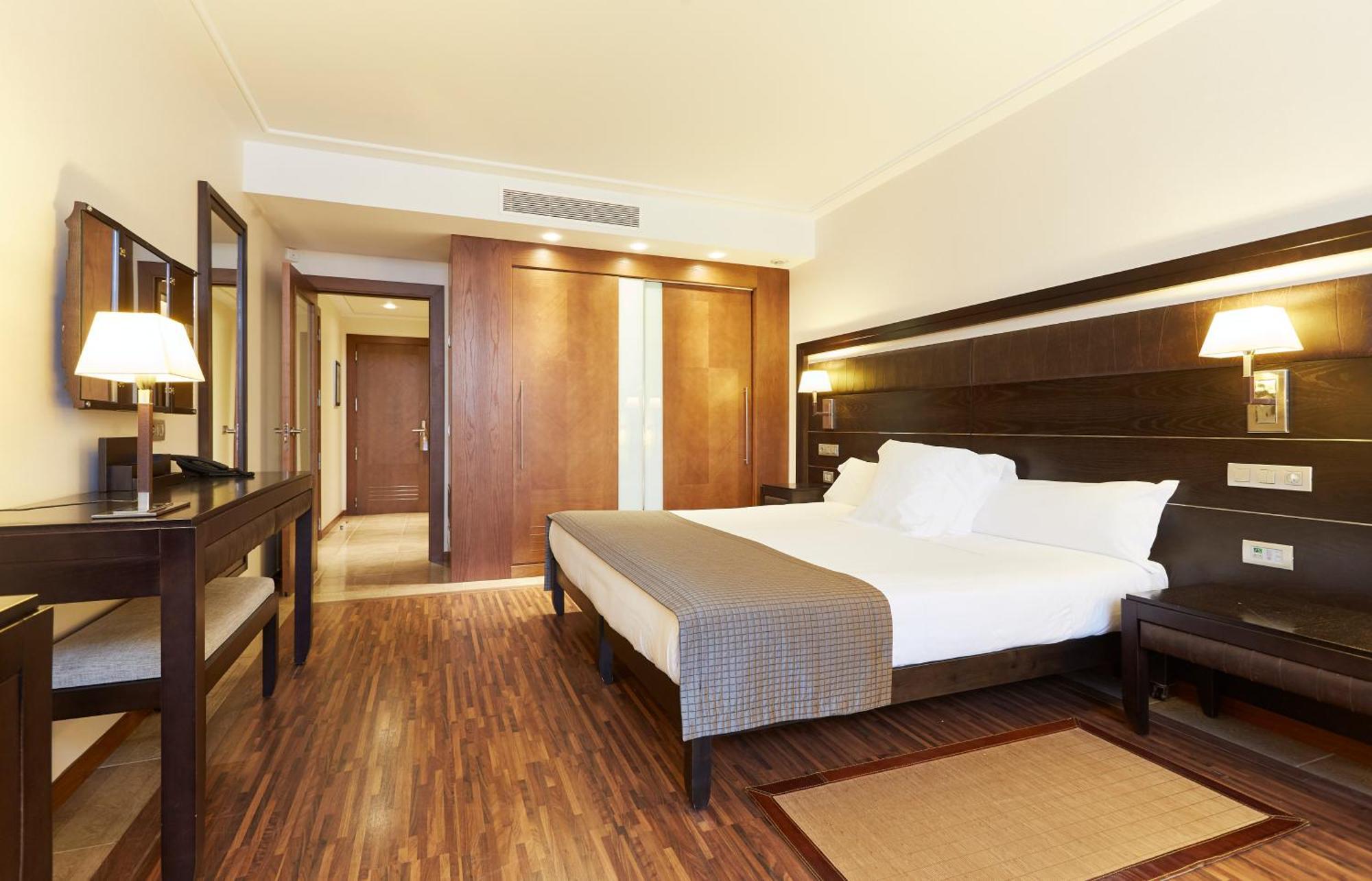 Family Suite with Spa Access,942547622:JPEG