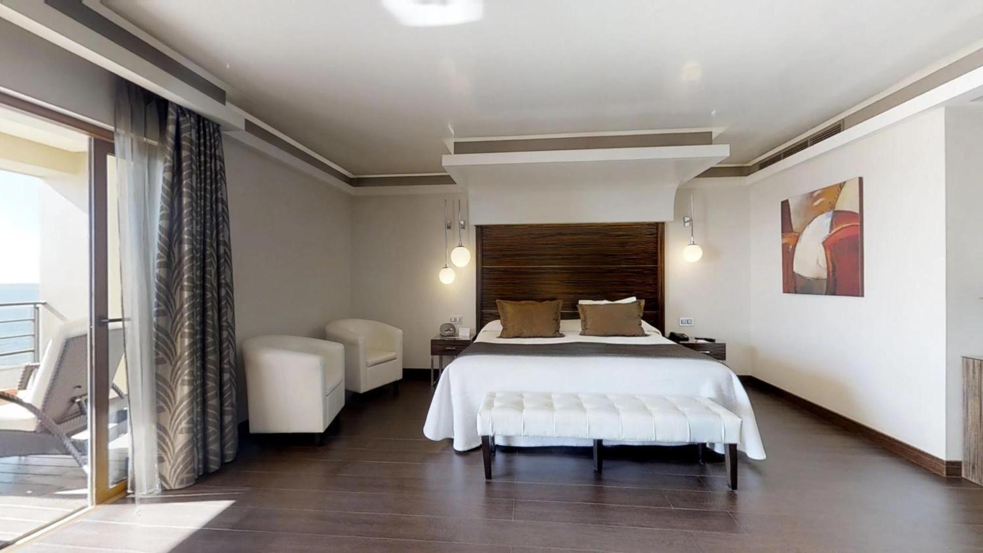 Deluxe Panoramic Sea View for 3 Guests