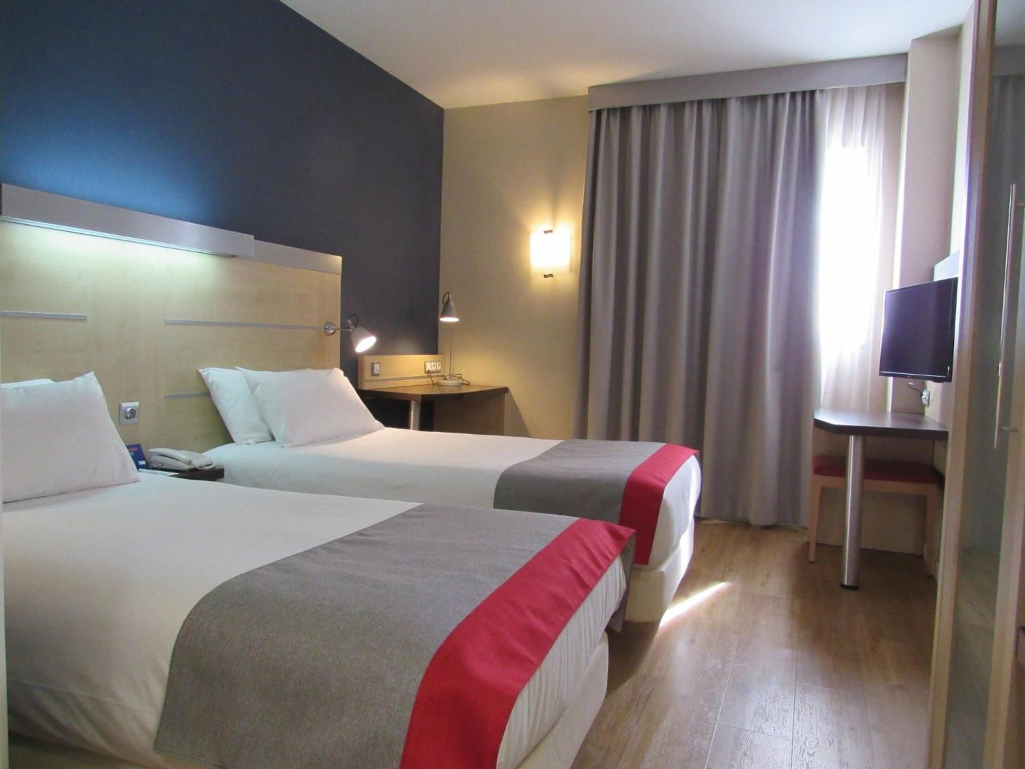 Standard Twin Room with Free Breakfast,813371940:JPEG