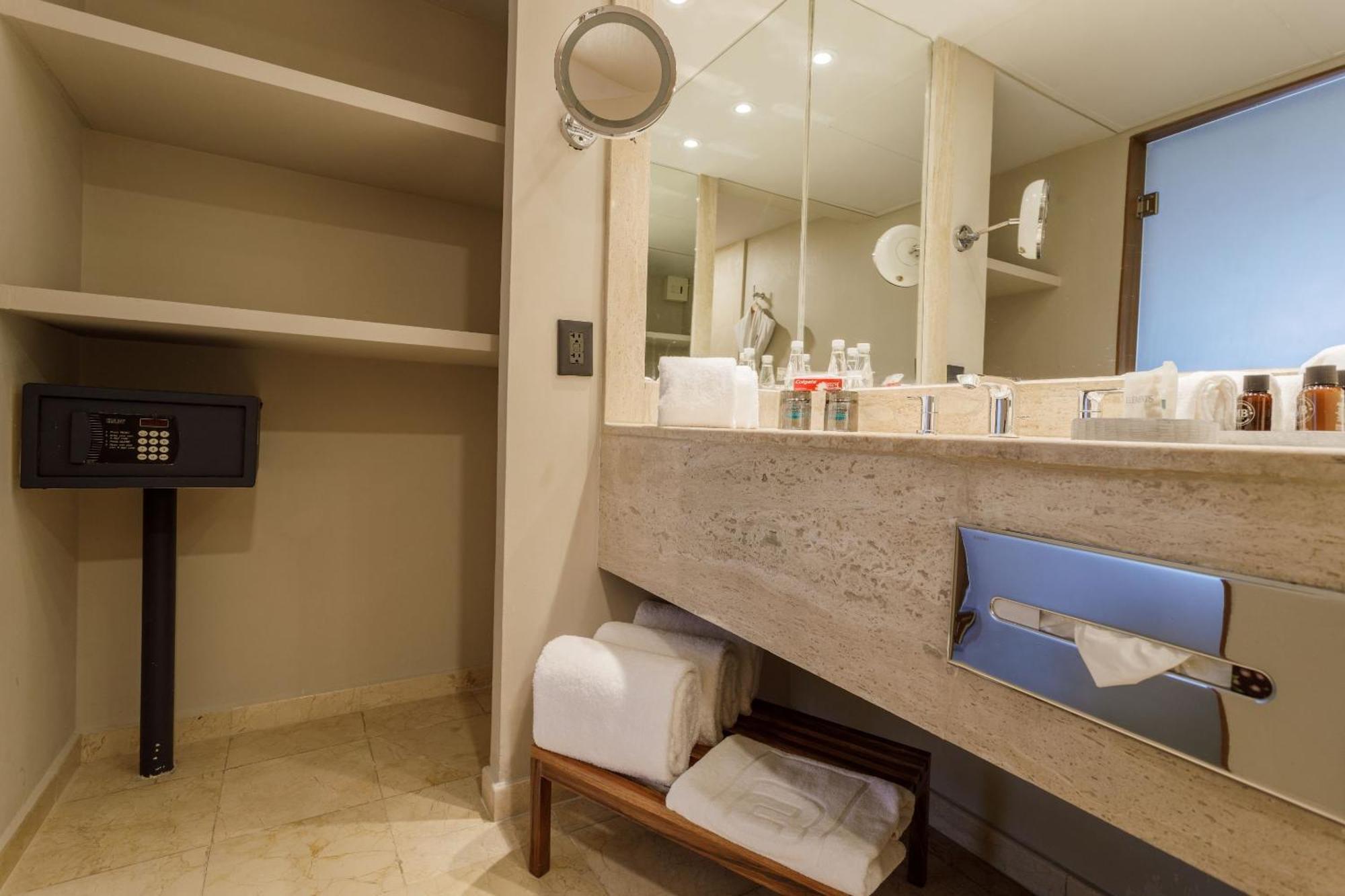 Junior Suite,1273537909:JPEG