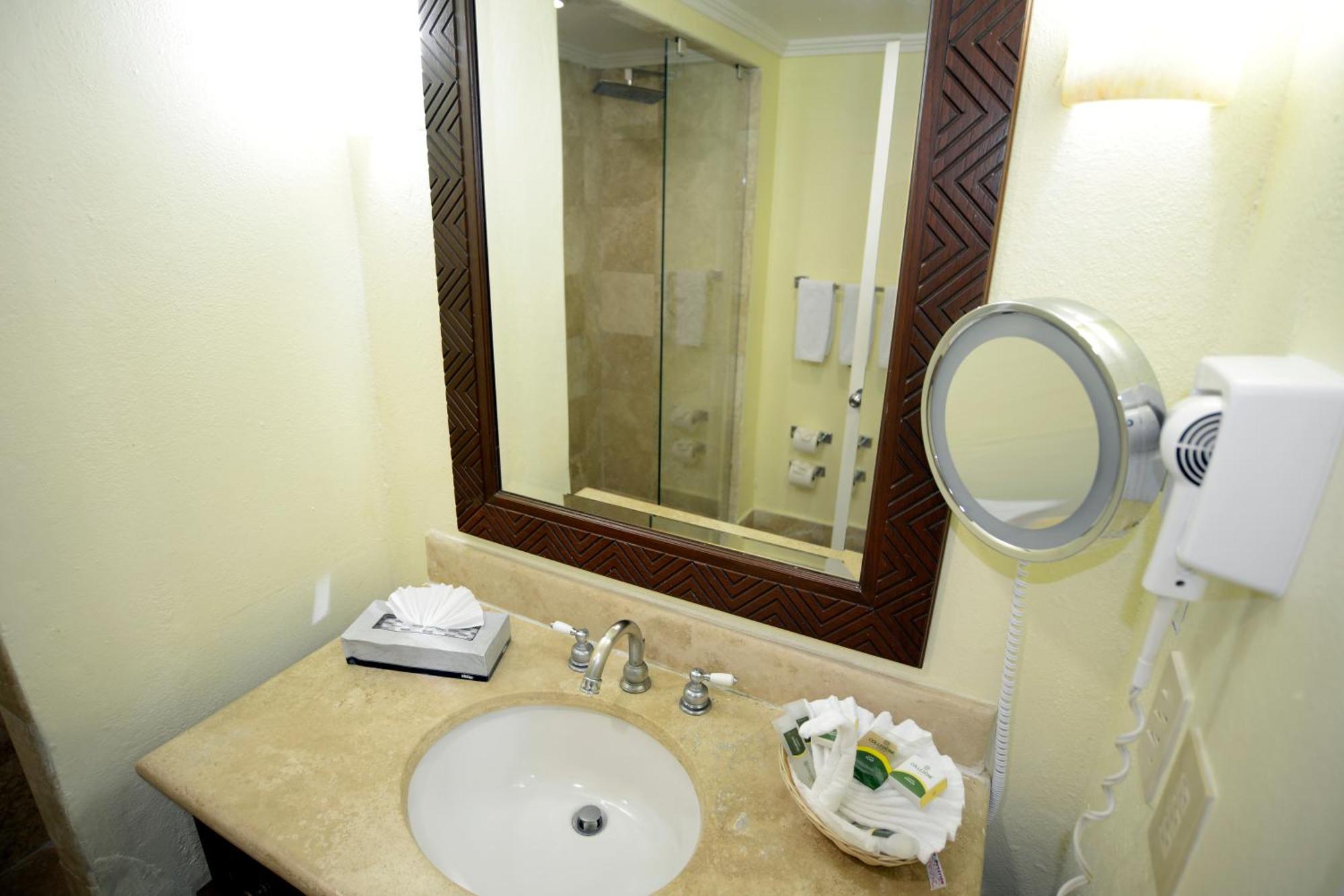 Two-Bedroom Family Suite Beach Front