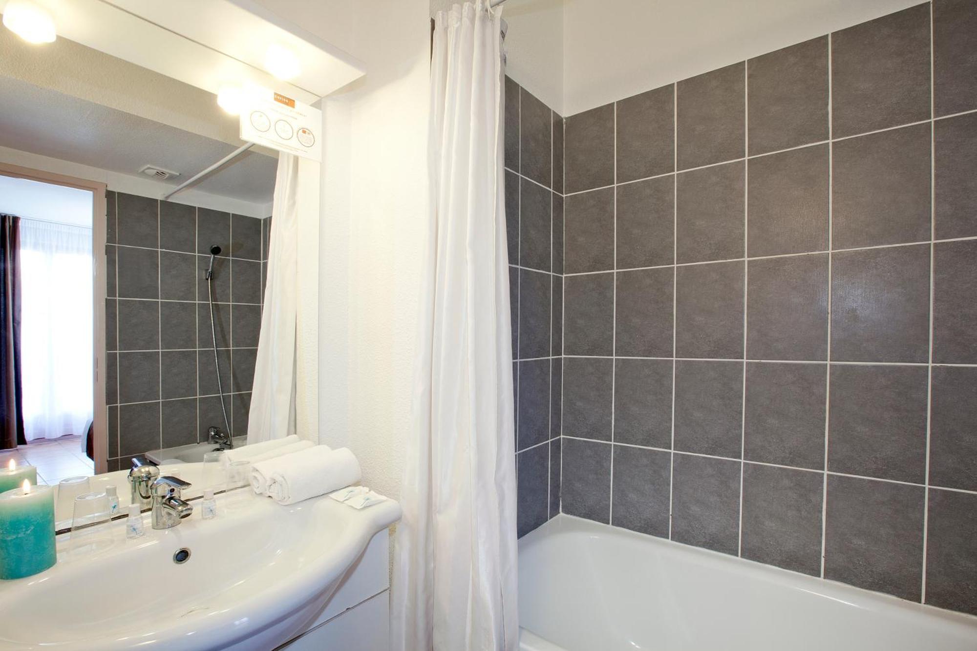 Standard Studio with kitchenette,1436776996:JPEG
