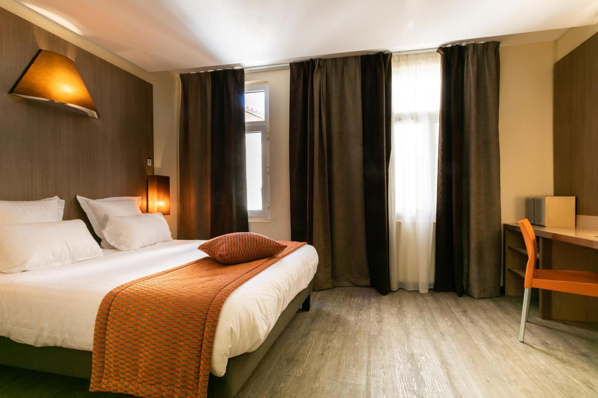 Chambre Double Supérieure avec Grand Lit et Baignoire