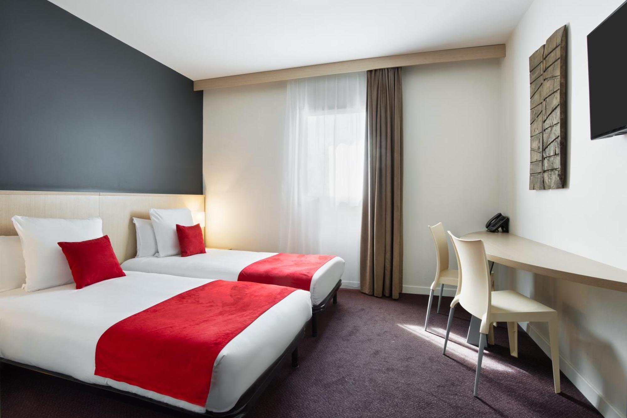 Chambre Lit Queen-Size Familiale avec 2 Lits Simples