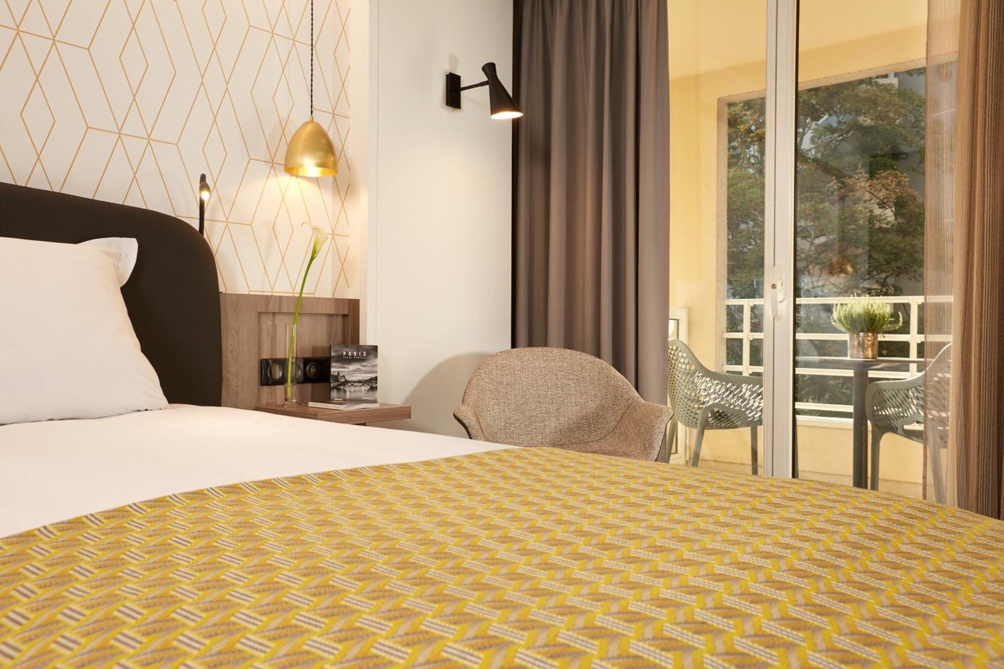 Doppel-/Zweibettzimmer mit Balkon
