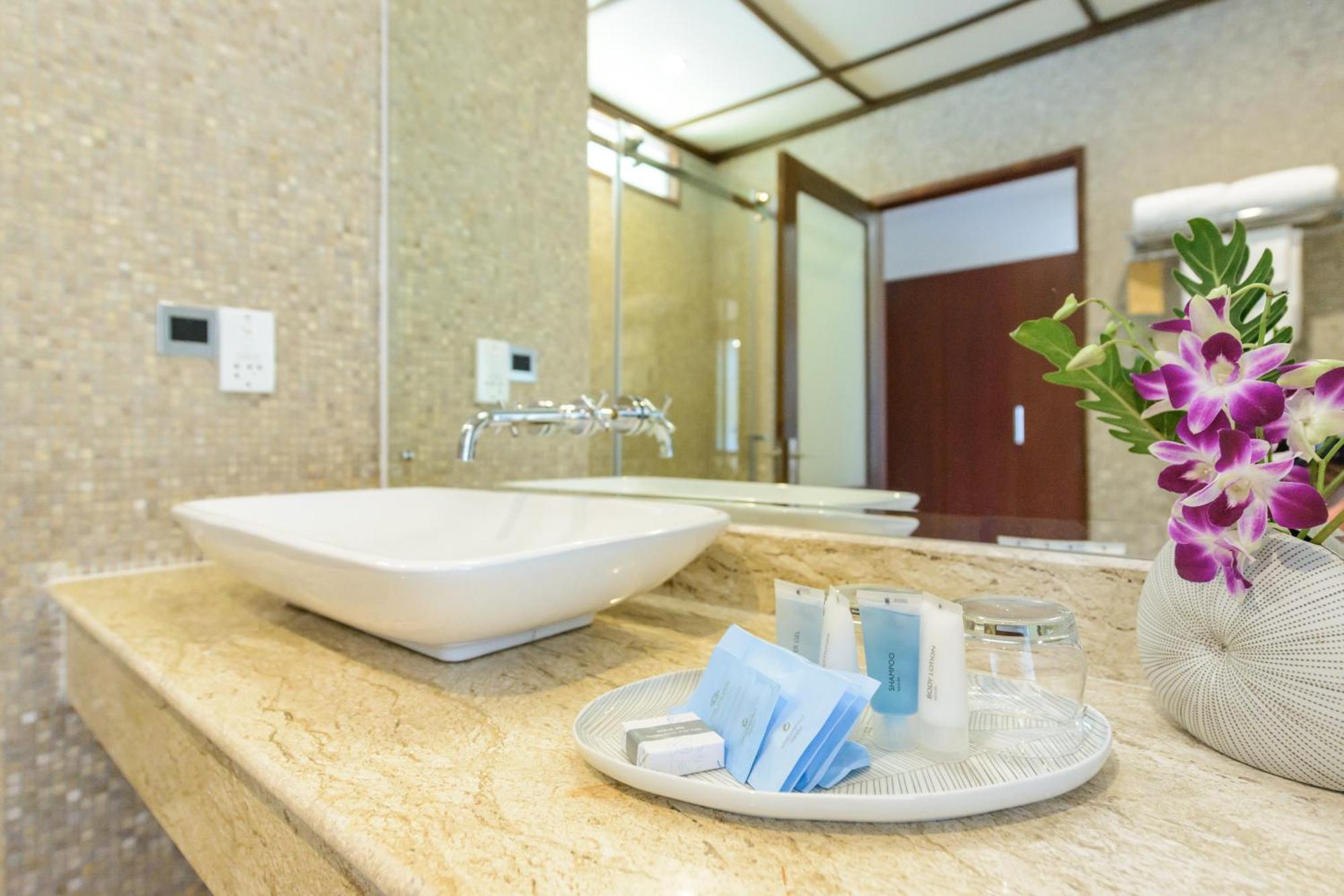 Deluxe Double or Twin Room - Adults Only,738287566:JPEG