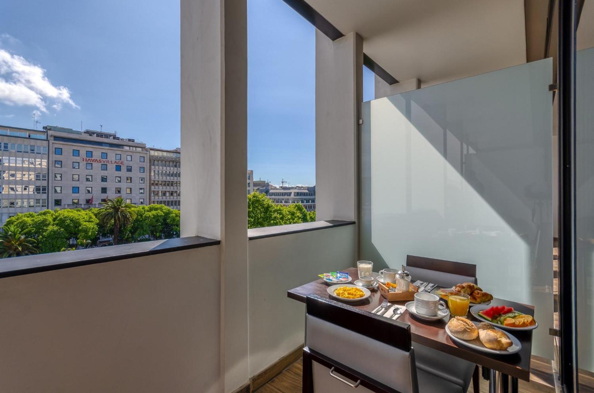 Quarto Executivo com 2 Camas de Solteiro e Varanda