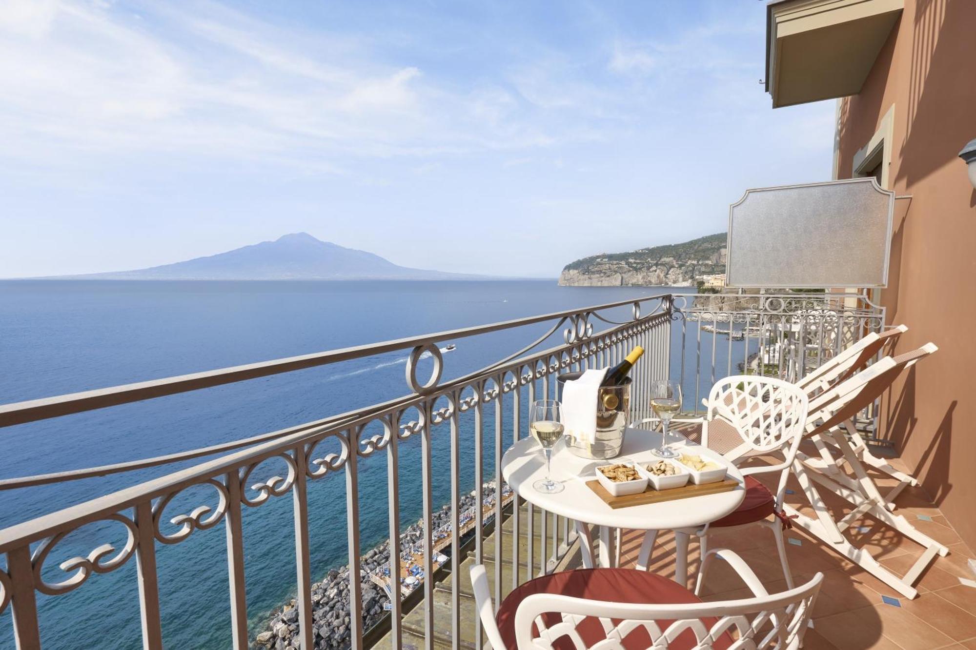 Camera Premier Matrimoniale/Doppia con Letti Singoli con Vista Mare