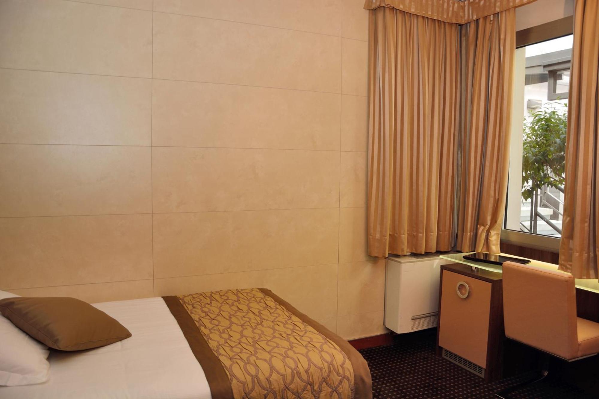 Single Room,1274790115:JPEG