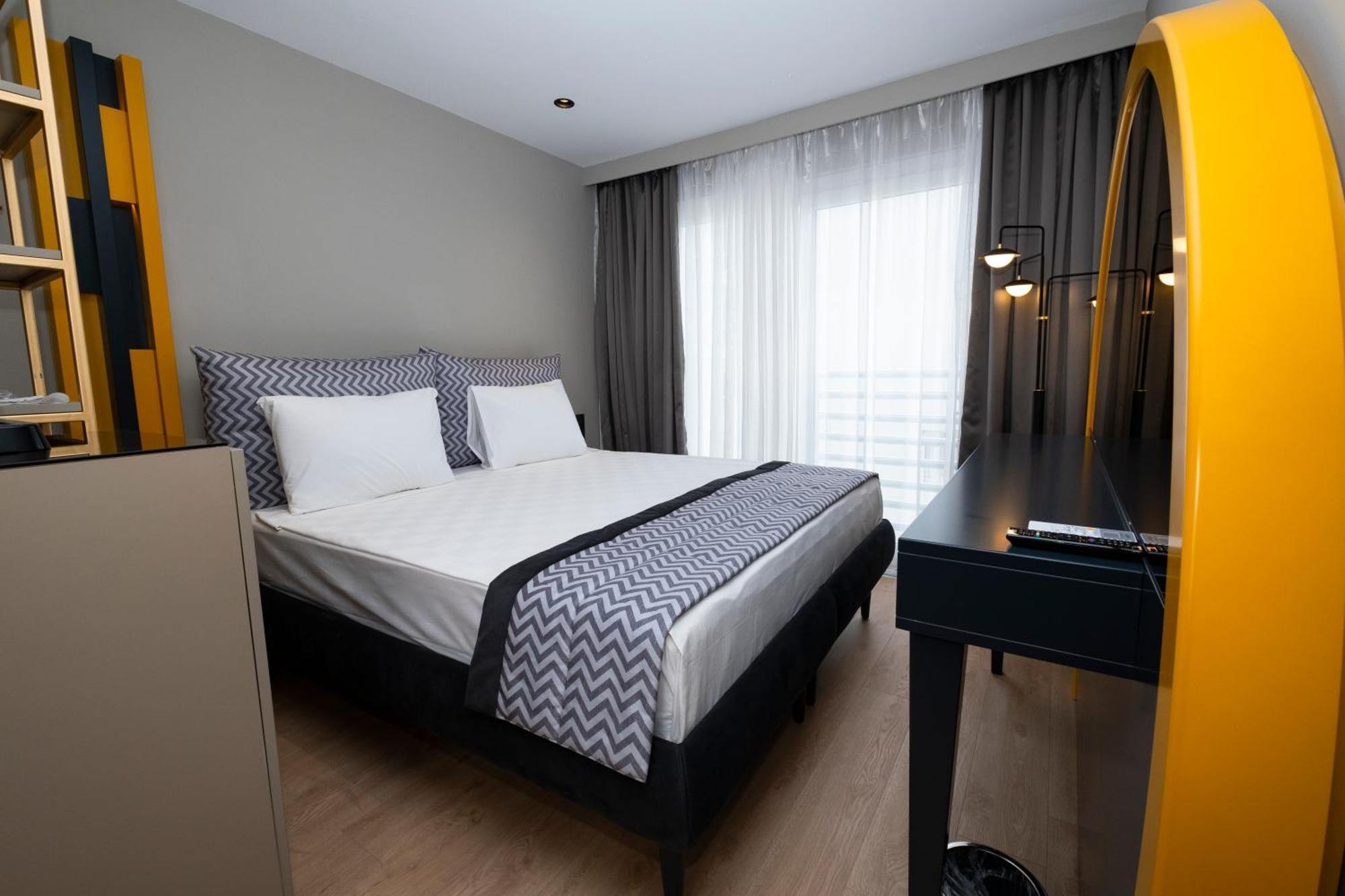 Doppel-/Zweibettzimmer mit seitlichem Meerblick