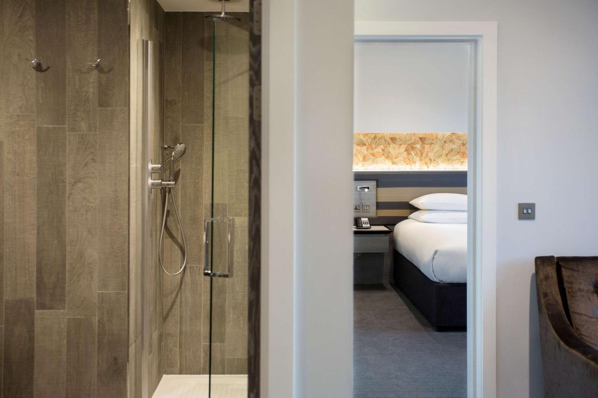 Zimmer mit Kingsize Bett