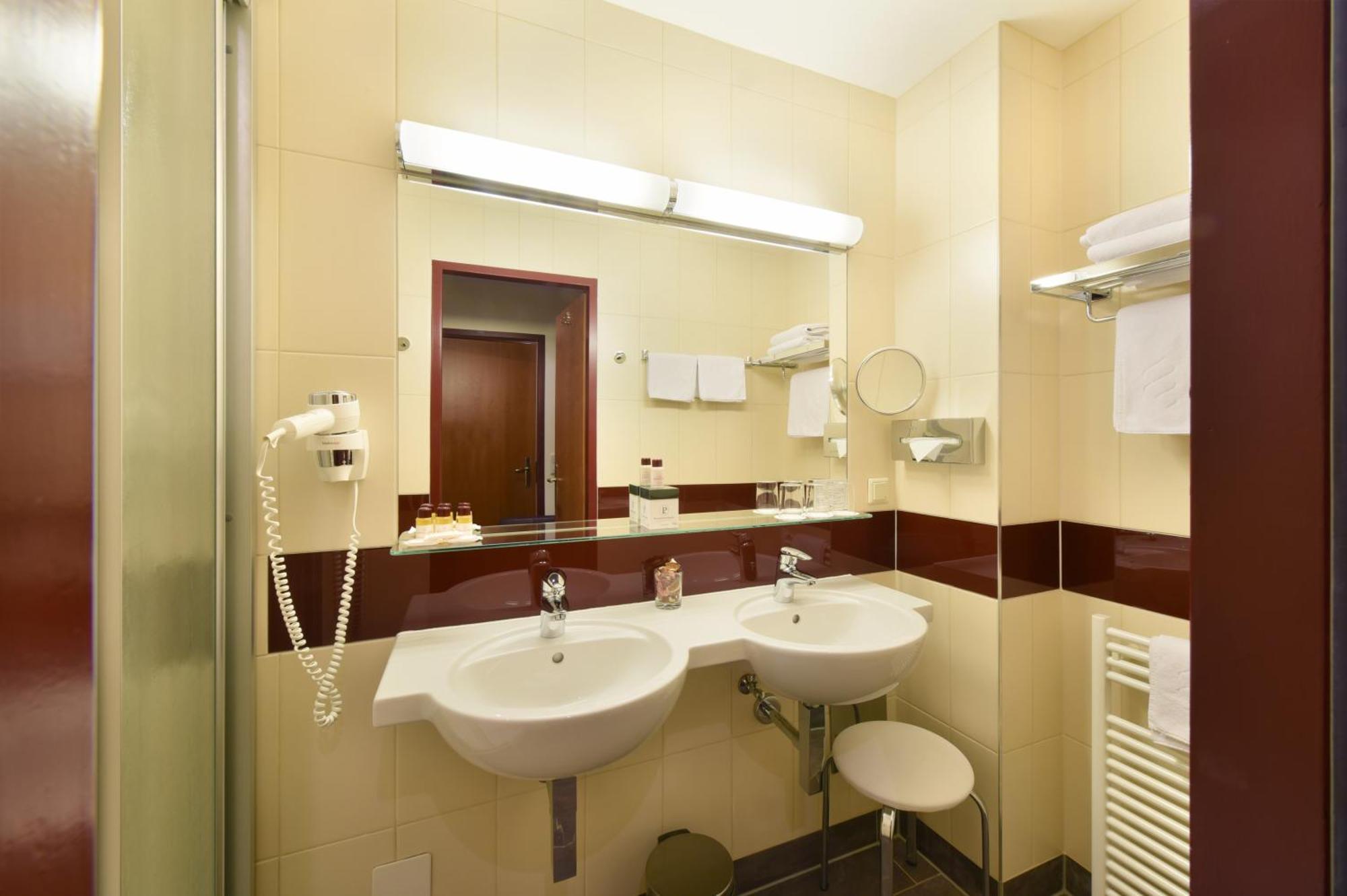 Chambre Triple SMART - Vue sur Rue