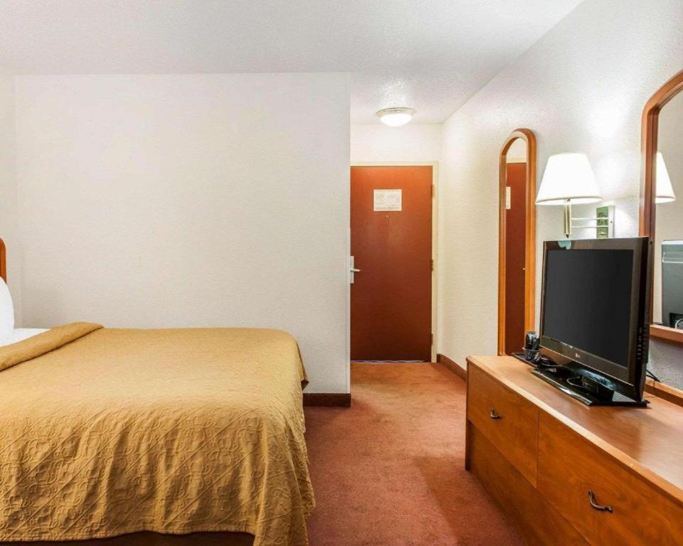 King Room - Accessible/Non-Smoking
