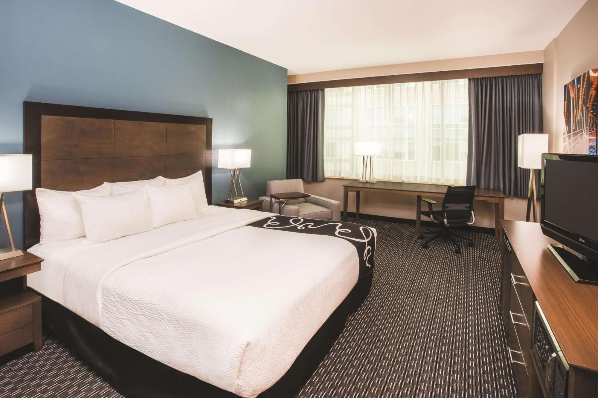 Kamer met Kingsize Bed en Badkuip - Geschikt voor Personen met een Auditieve Beperking/Rookvrij
