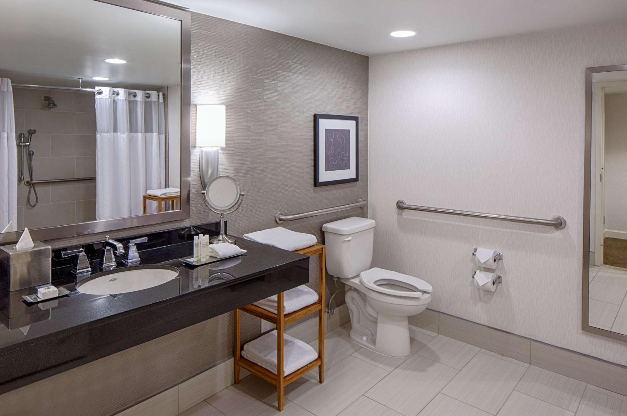 Queen Room with Two Queen Beds and Bath Tub - Mobility Accessible/Non-Smoking