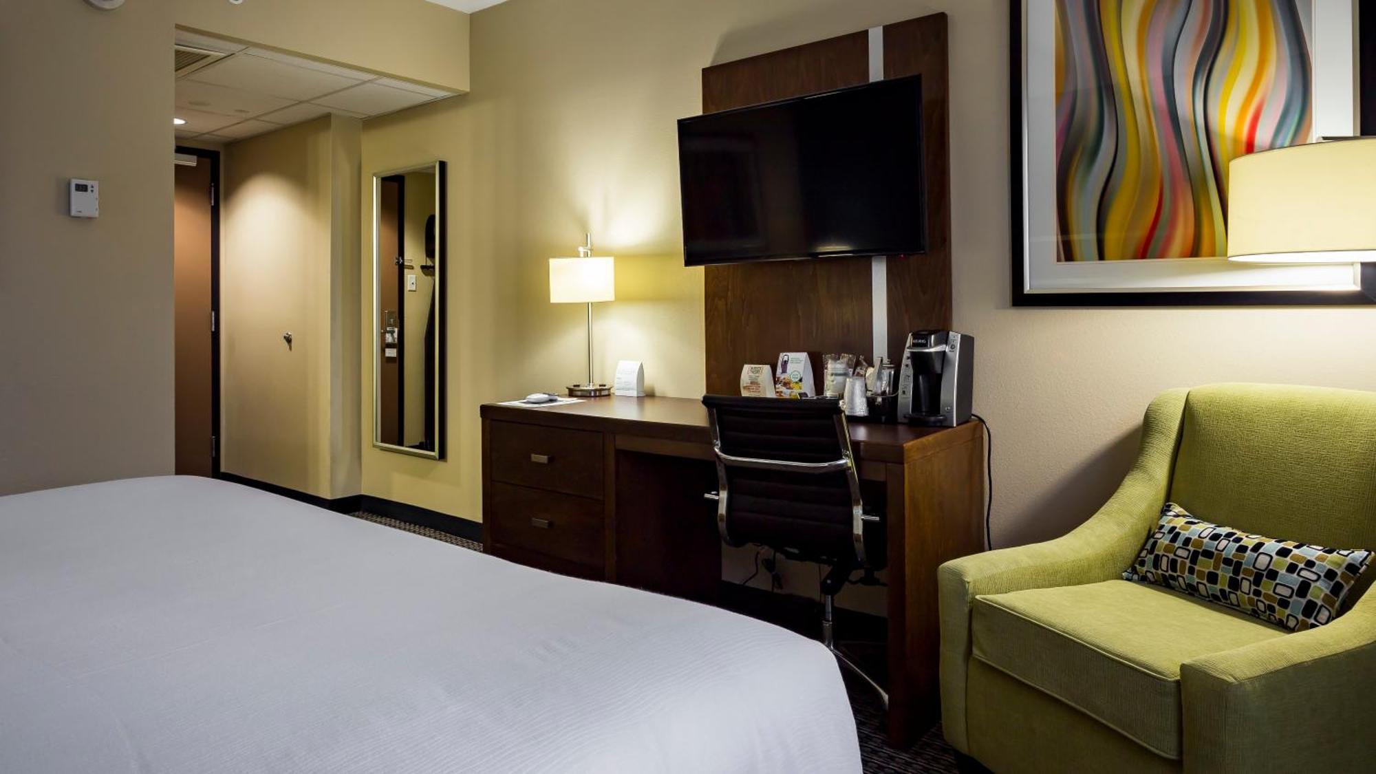 Standard King Room with Roll-In Shower - Communications Access