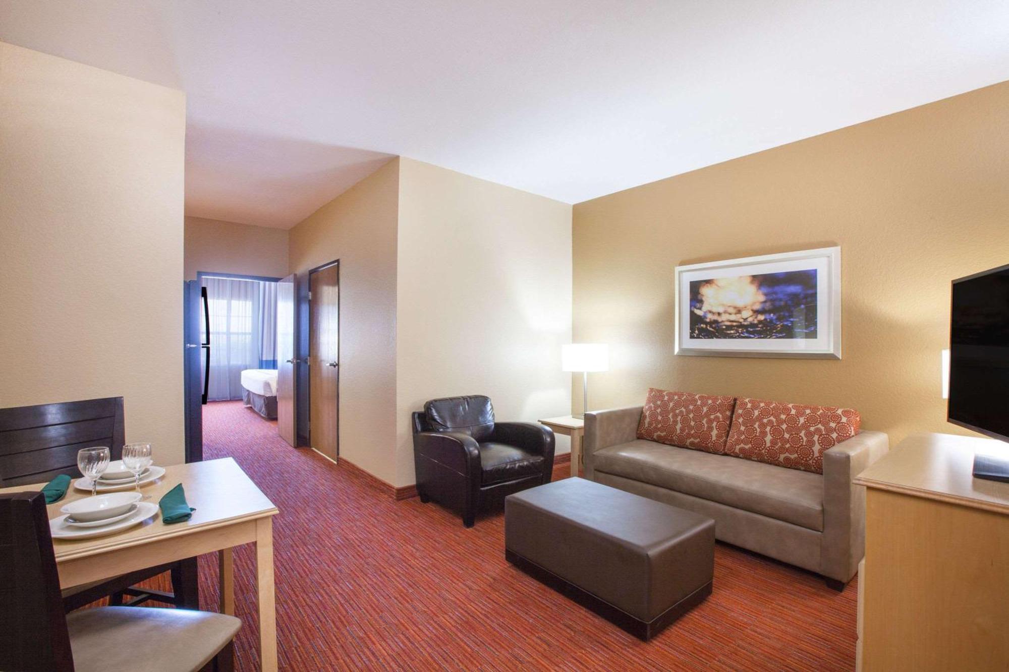 One-Bedroom King Suite - Non-Smoking,1275885889:JPEG