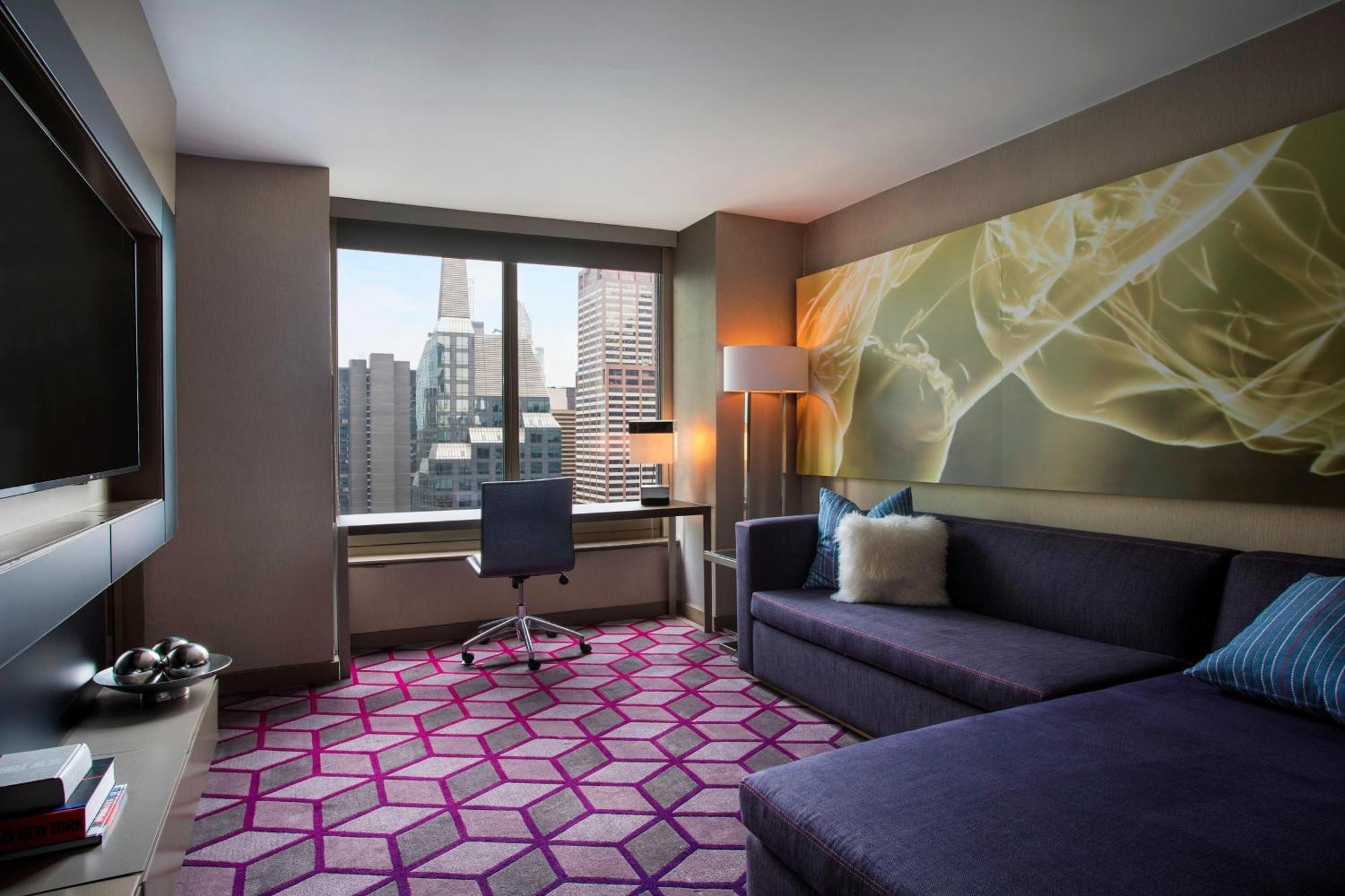 Fantastic Suite met 1 Kingsize Bed en Slaapbank - Uitzicht op Broadway