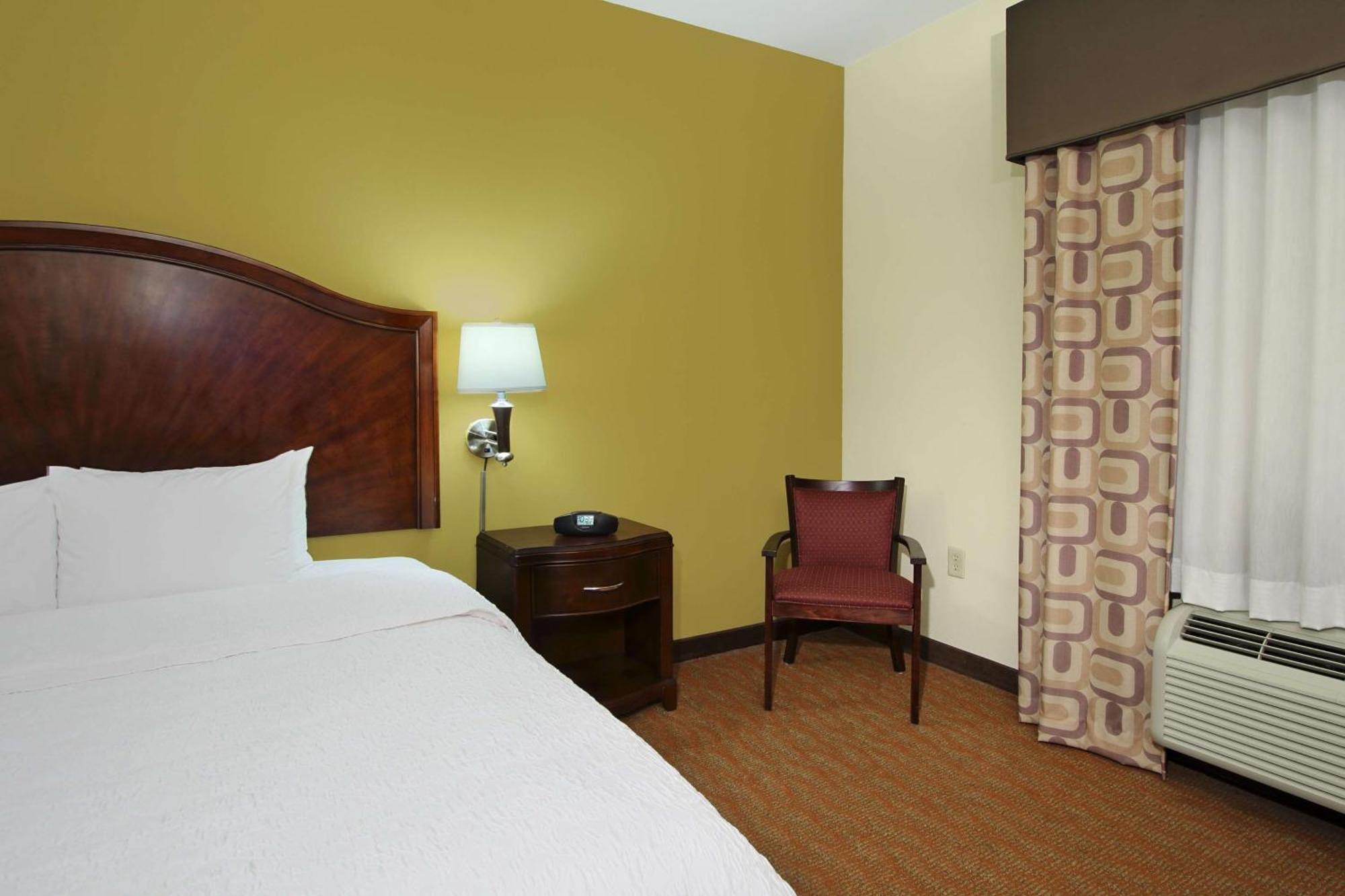 King Room with Roll-In Shower - Mobility Access/Non-Smoking