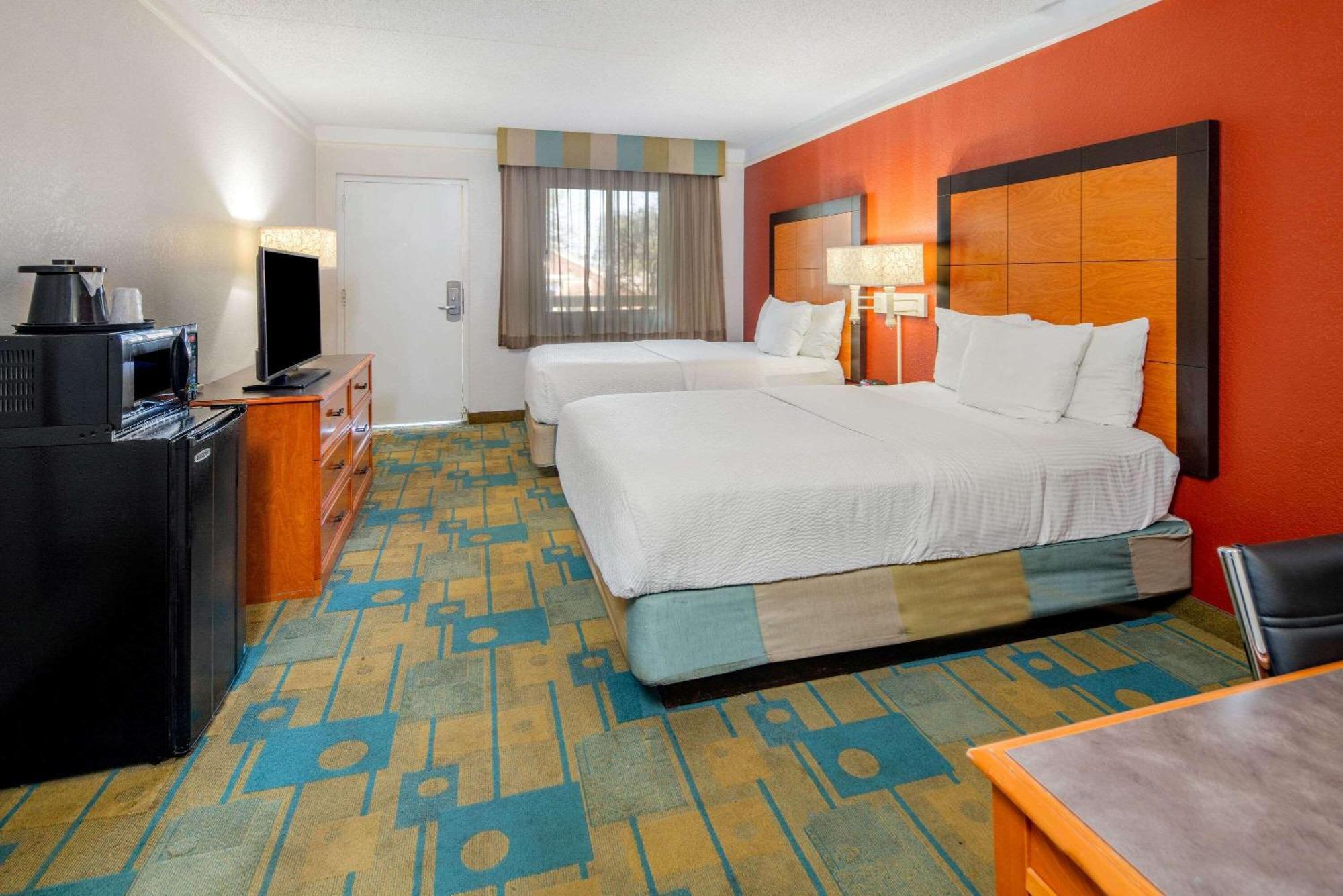 Double Room with Two Double Beds - Non-Smoking