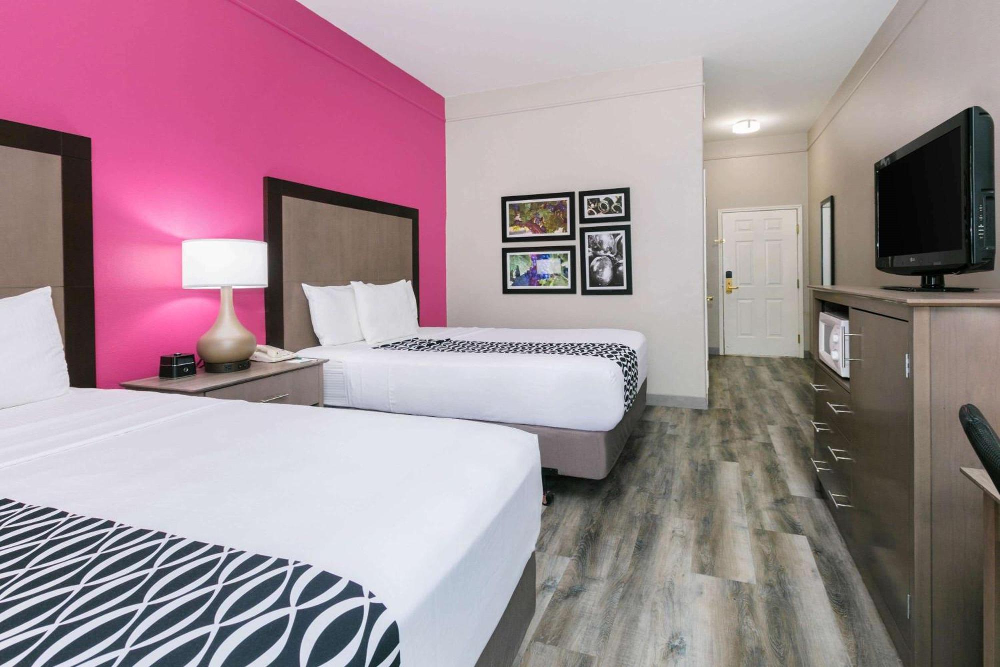2 QN Beds Mobility or Hearing Access Room Pool View Roll Shower No Smoking,1276199830:JPEG