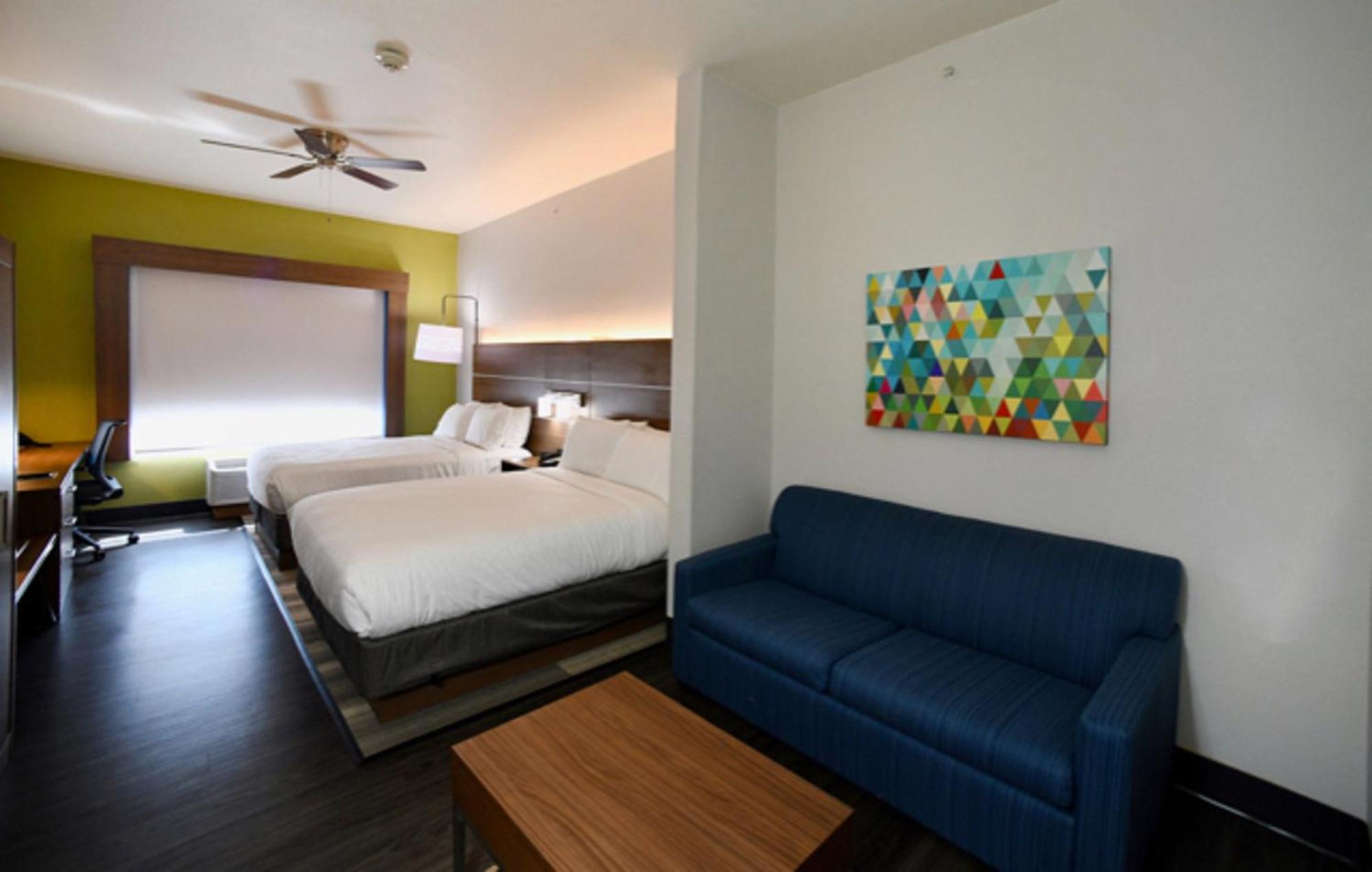 Executive Queen Room with Two Queen Beds - Non-Smoking