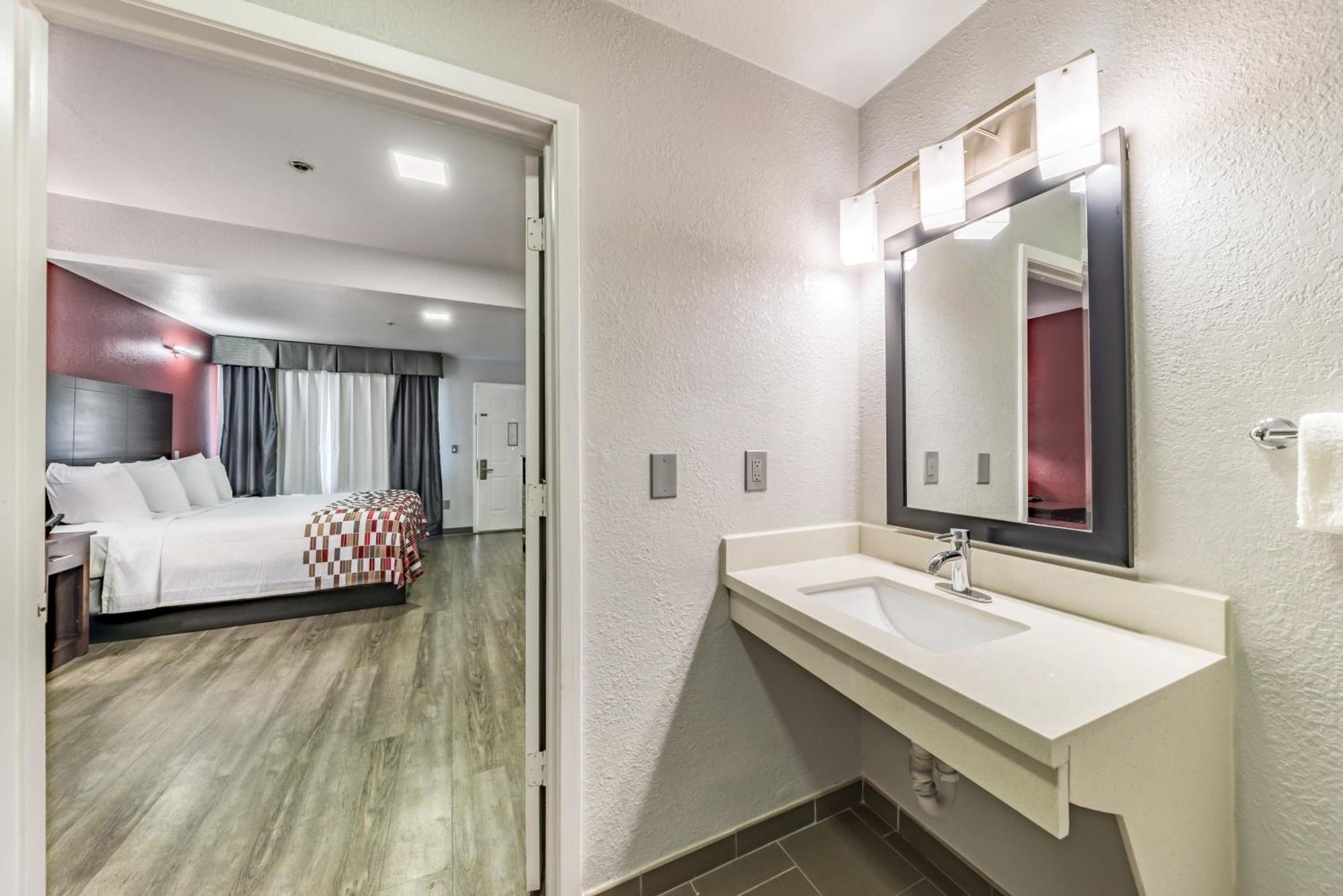 Deluxe King Room Disability Access Smoke Free