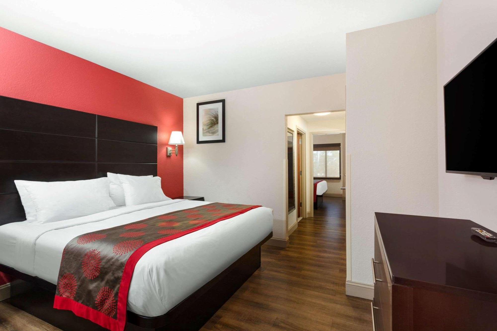 King Suite with Two King Beds - Non-Smoking