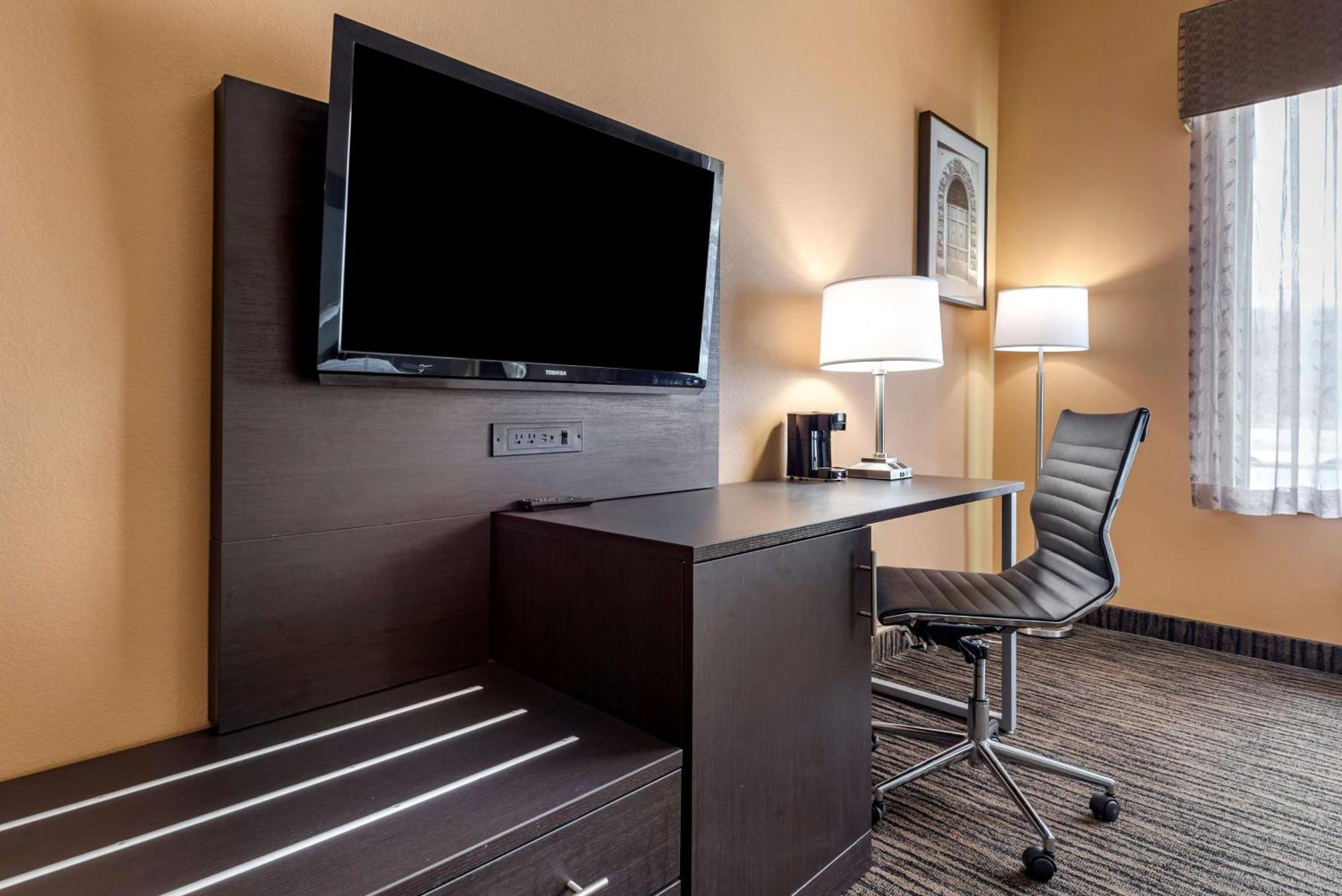 King Room with Bath Tub - Mobility Accessible/Non-Smoking