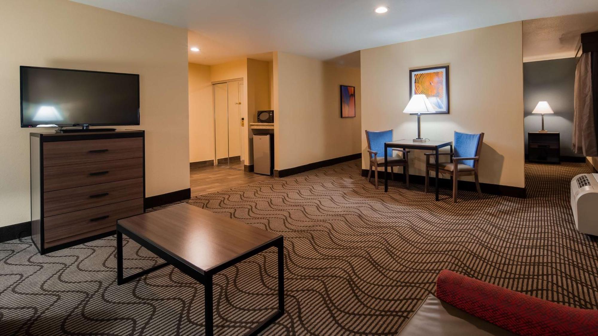 King Suite with Sofa Bed and Living Area - Non-Smoking