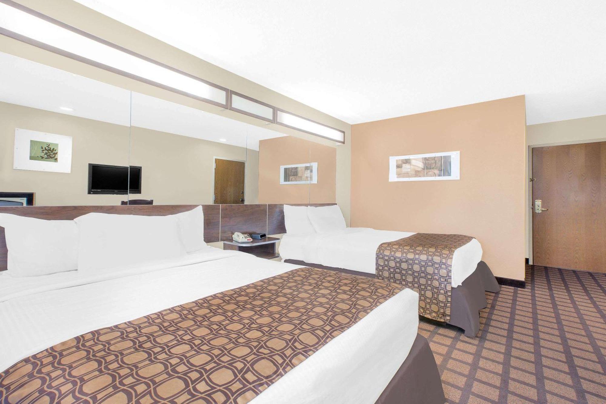 Queen Room with Two Queen Beds - Non-Smoking