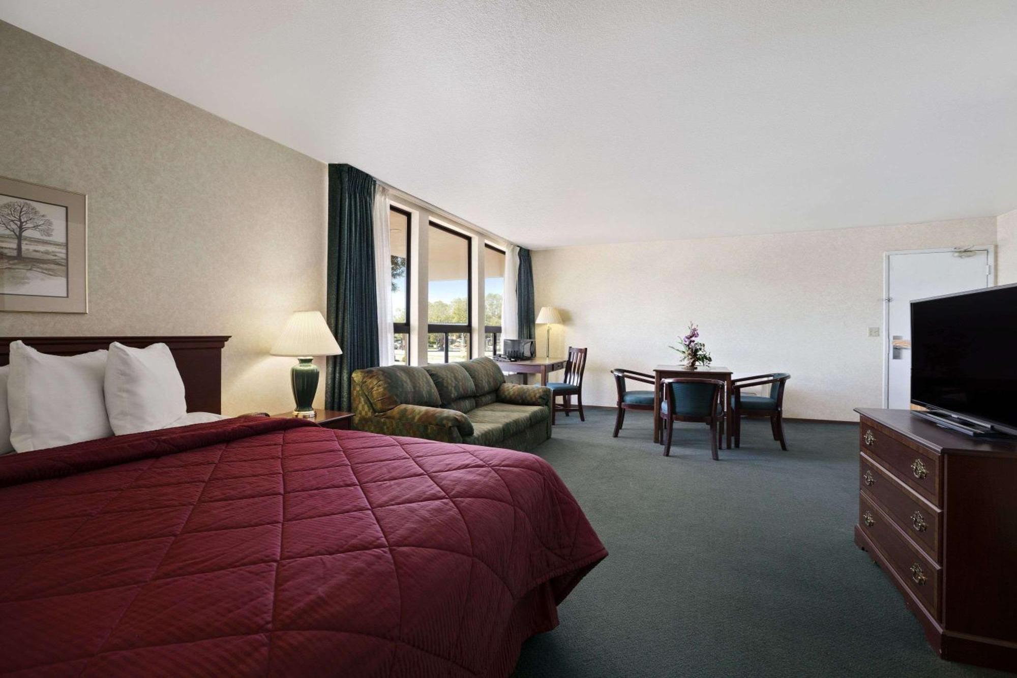 King Studio Suite - Non-Smoking