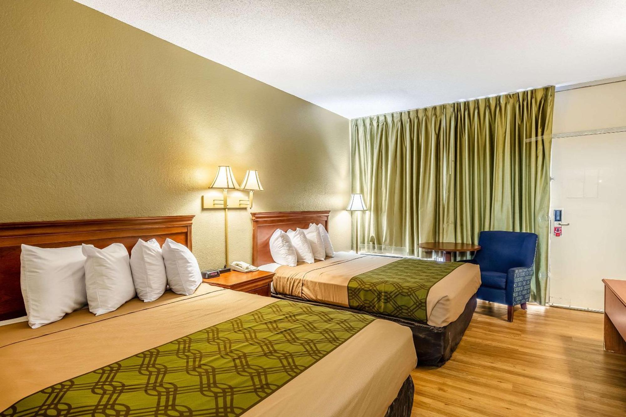 Queen Room with Two Queen Beds - Smoking