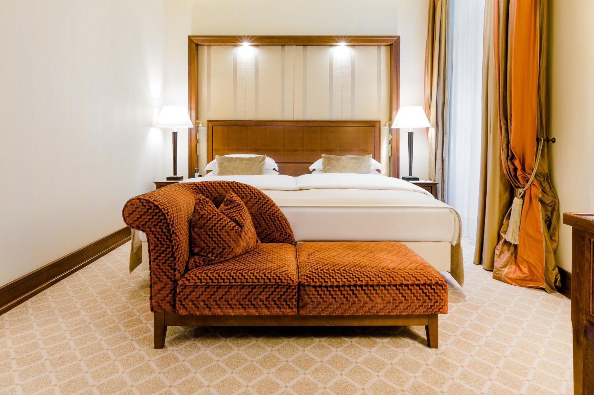 Executive Suite,1276809232:JPEG