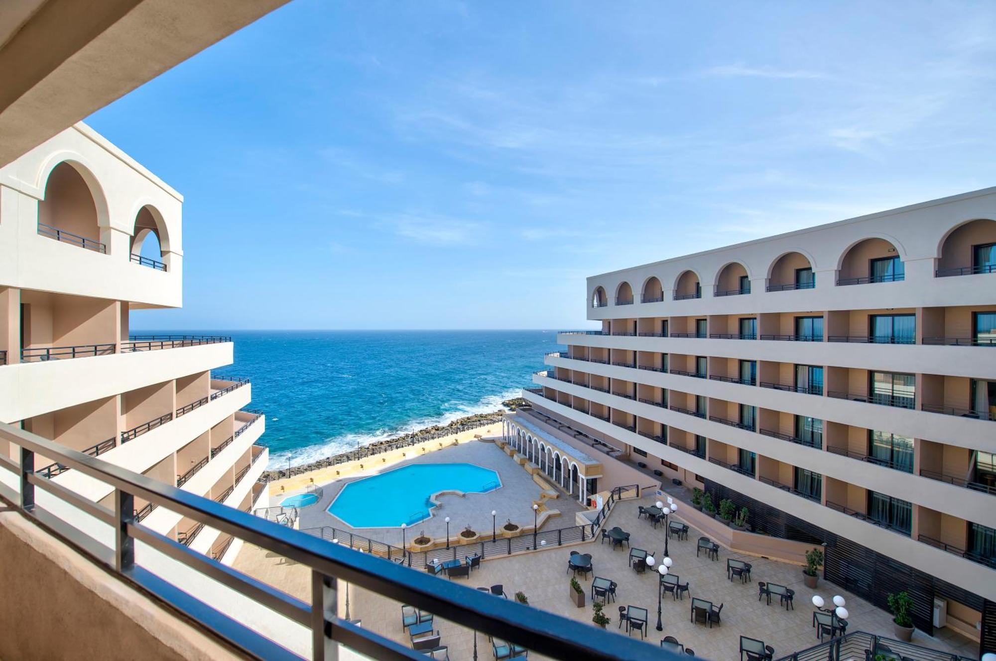 Habitación Superior con balcón y vistas al mar