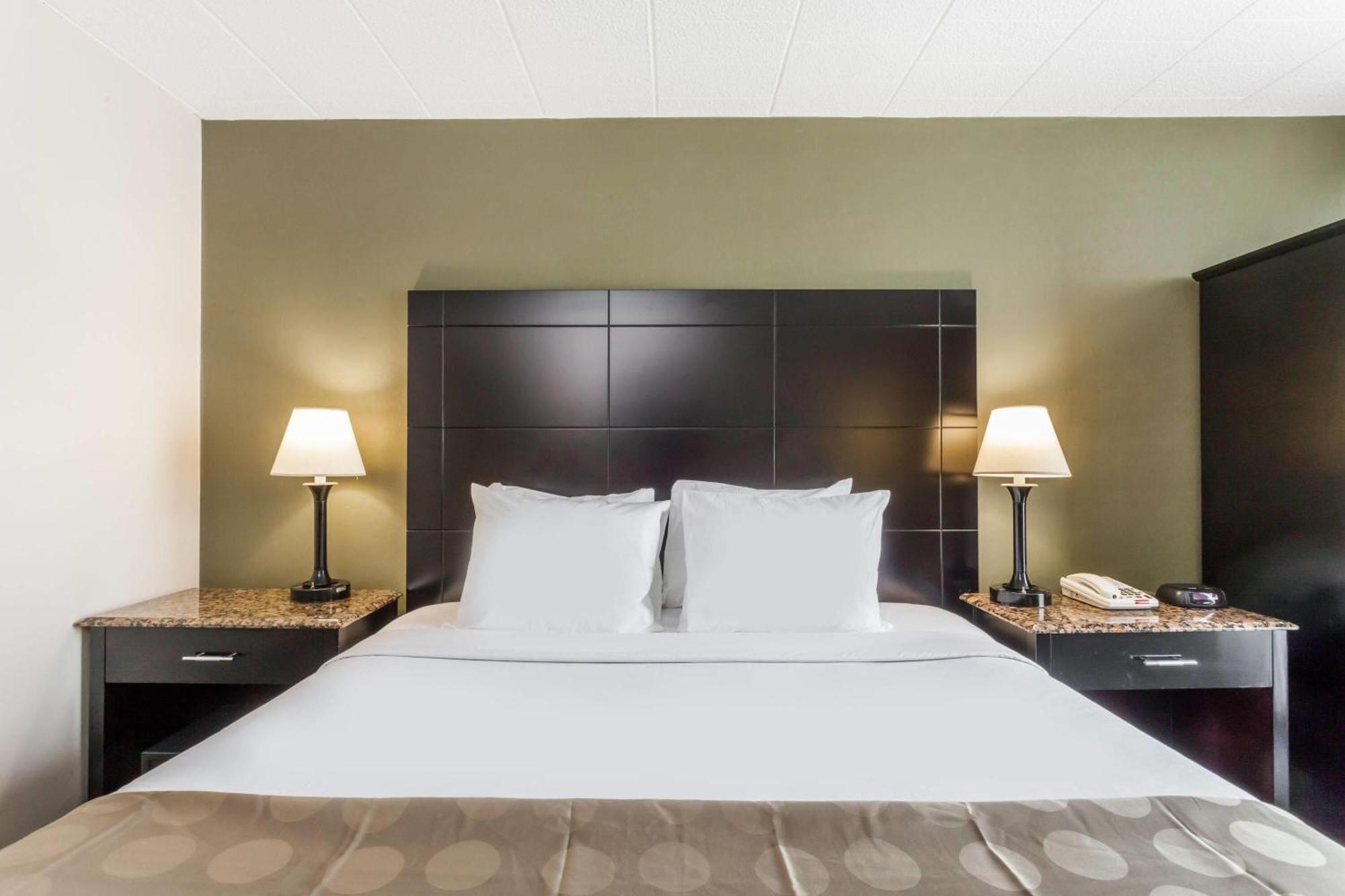 One-Bedroom King Suite - Non-Smoking
