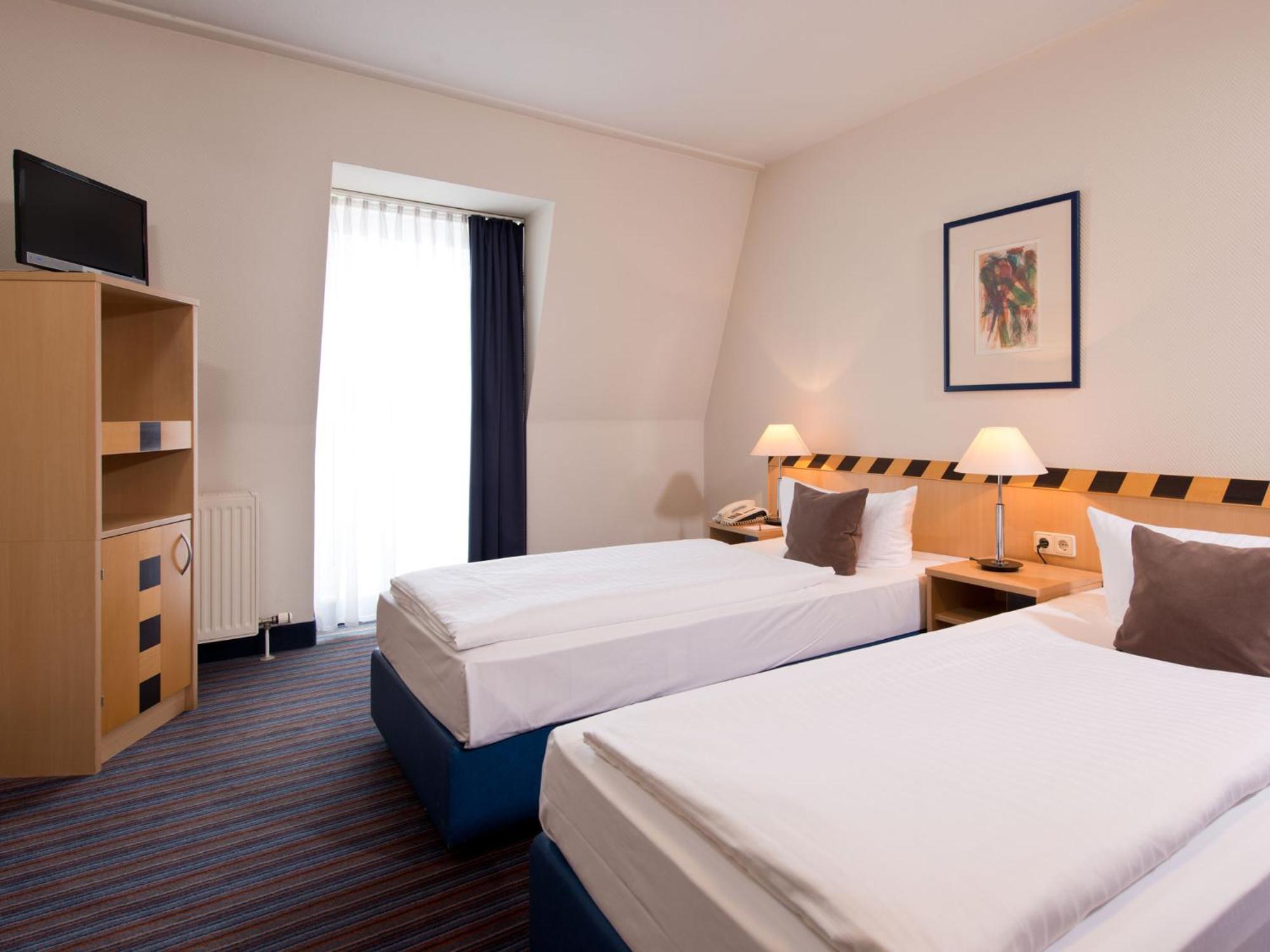 Twin Room,1211891083:JPEG